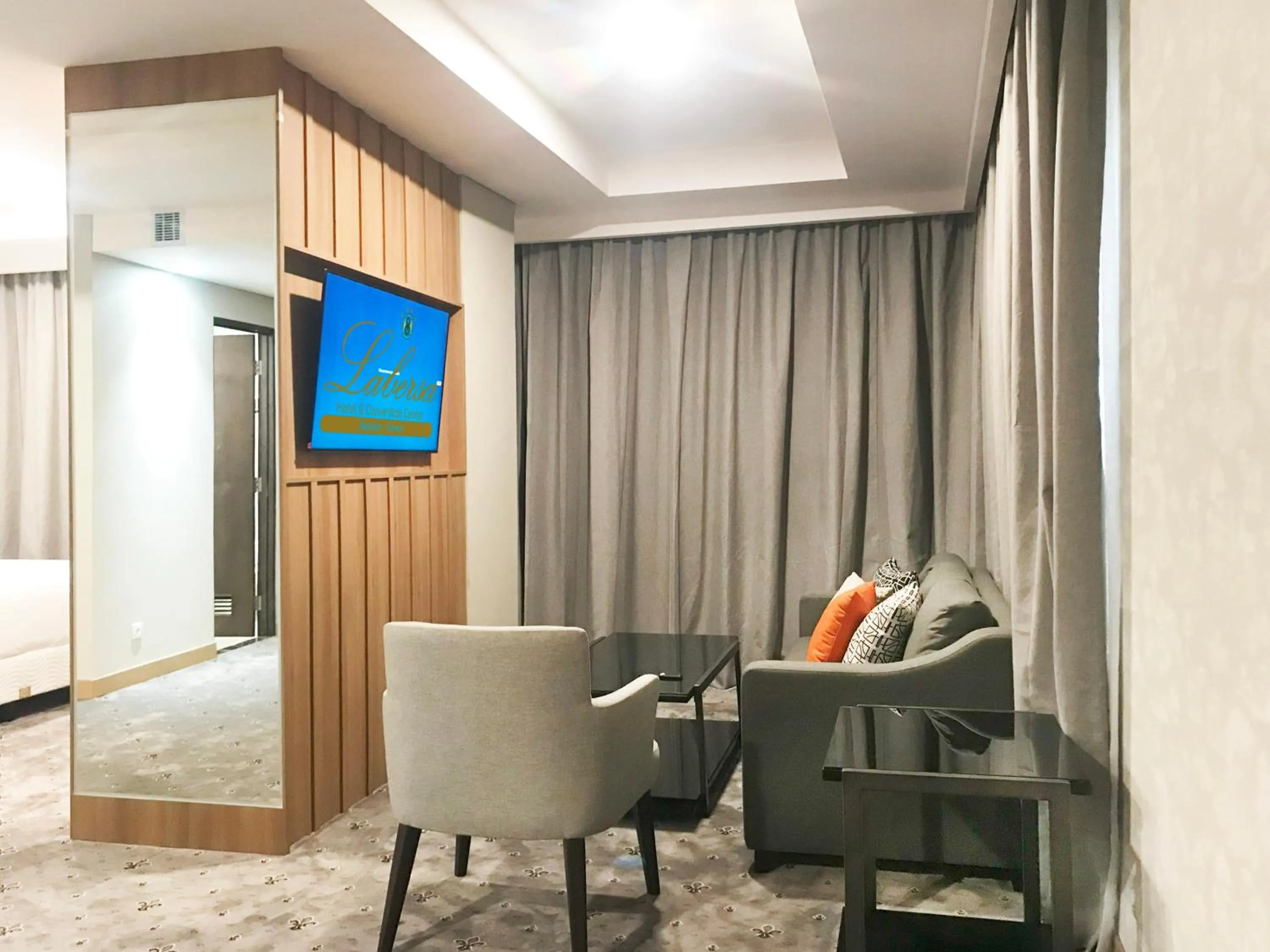 Living room in Labersa Hotel & Convention Center Samosir