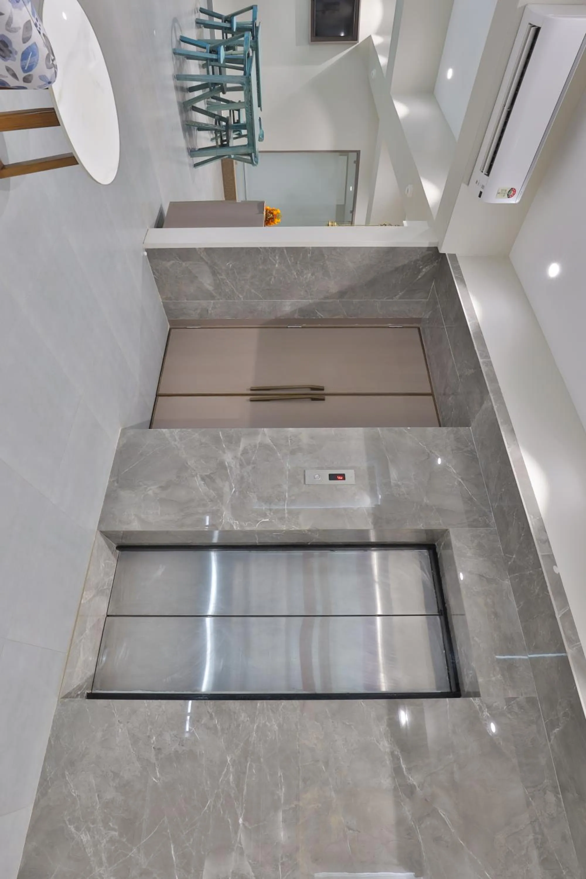 elevator in Hotel The Grand Suites