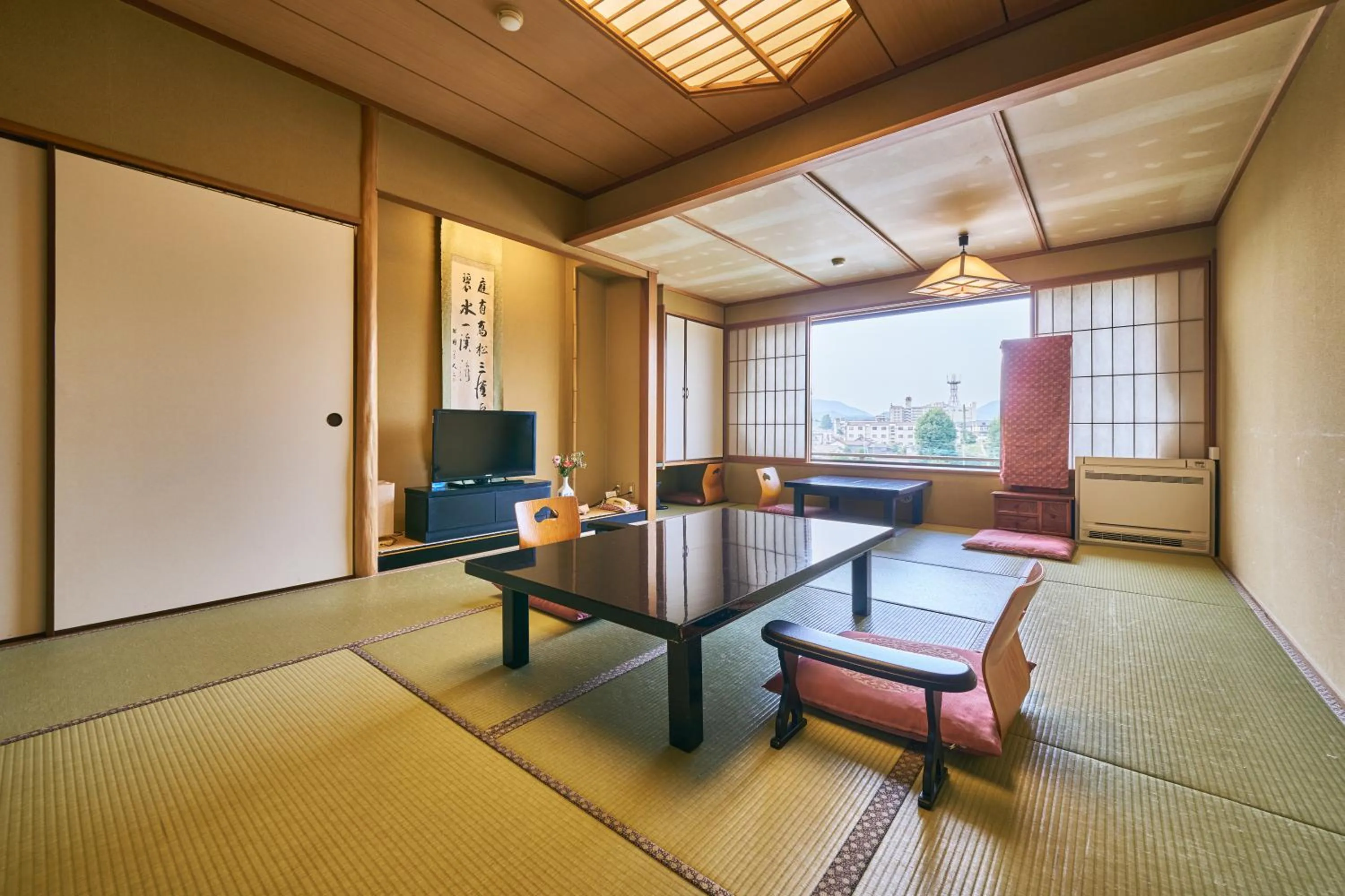 Photo of the whole room in Yamaga Onsen Seiryuso