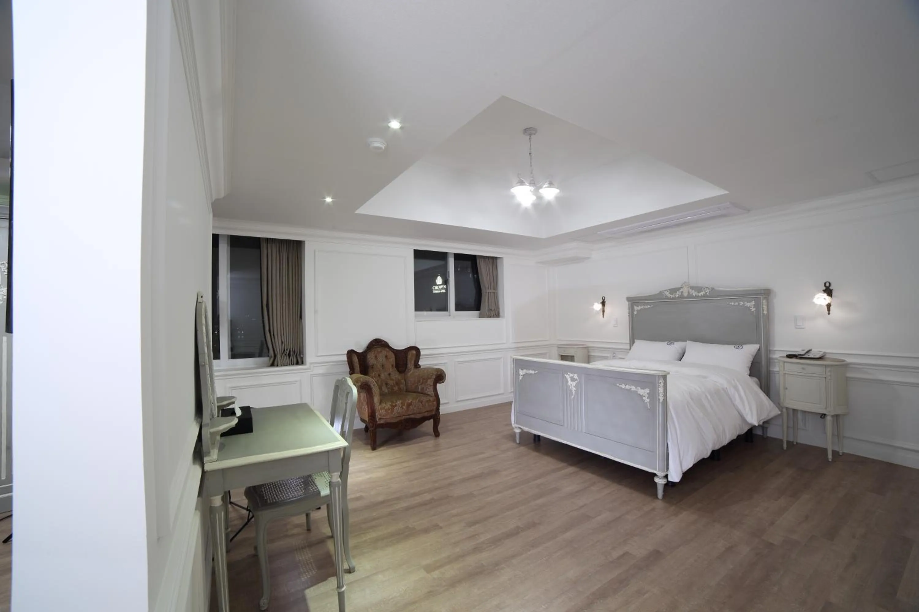 Photo of the whole room, Bed in Hillside Hotel