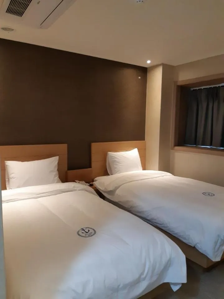 Bed in Hillside Hotel