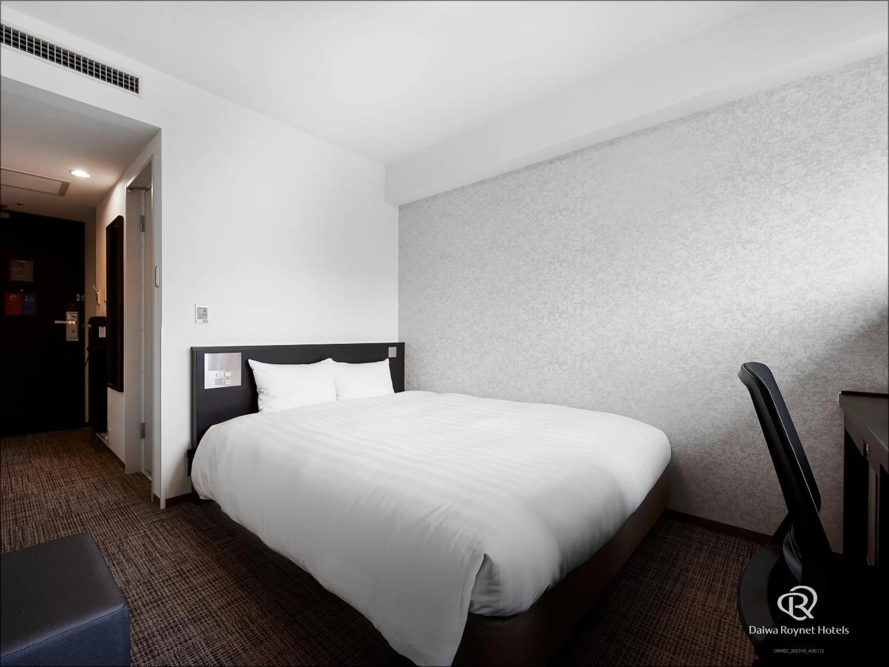 Bed in Daiwa Roynet Hotel Kawasaki