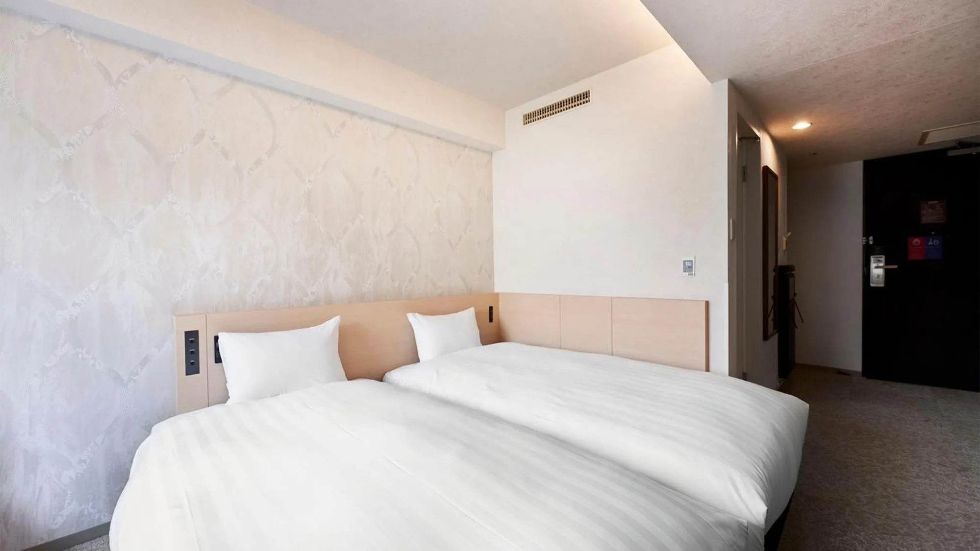 Bed in Daiwa Roynet Hotel Kawasaki