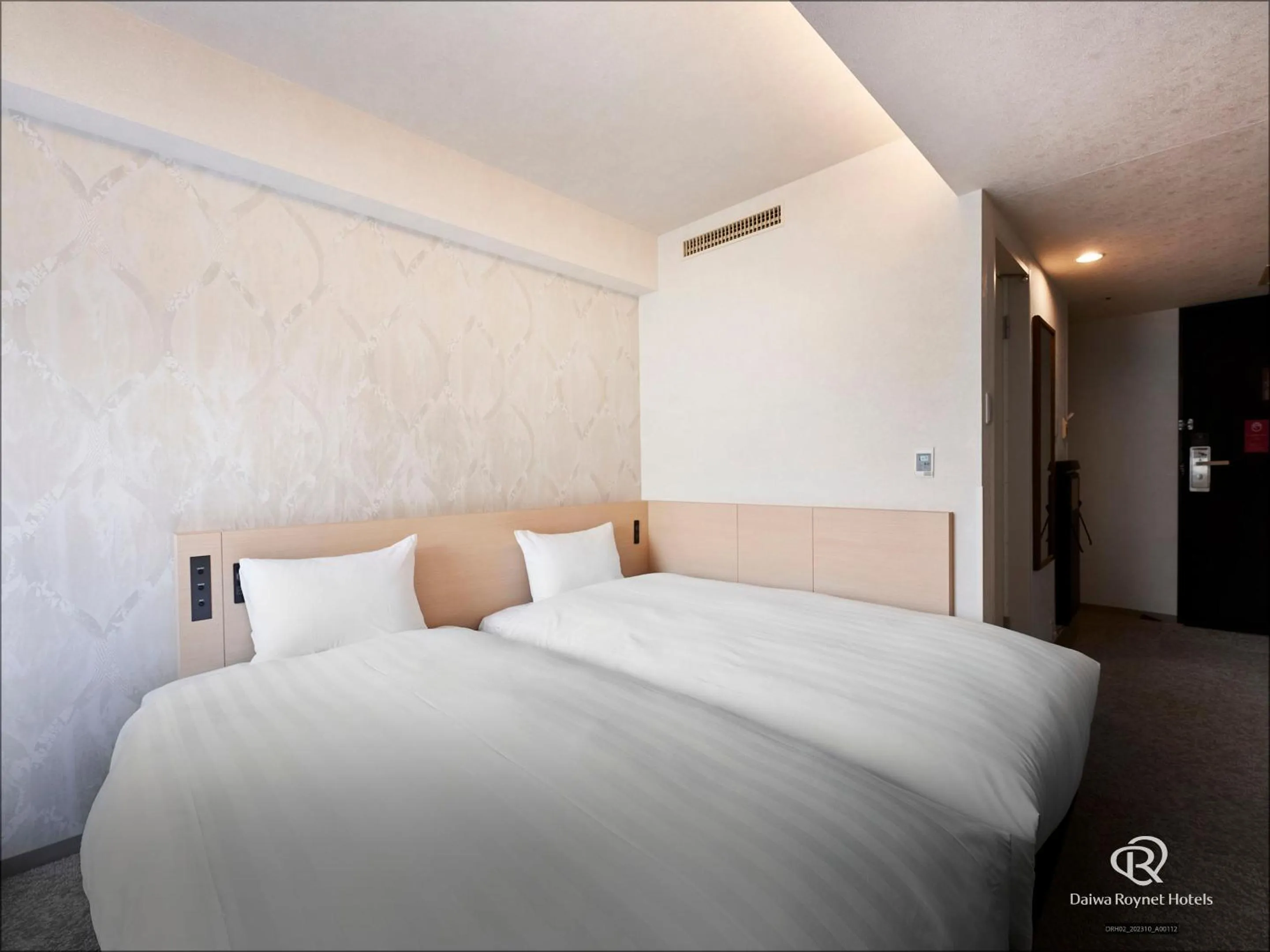 Bed in Daiwa Roynet Hotel Kawasaki