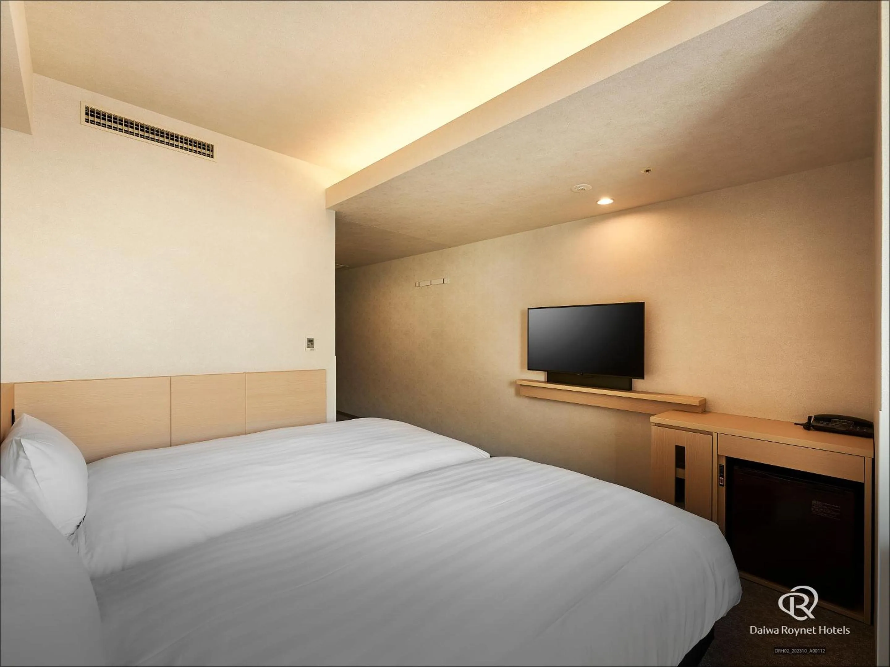 Bed in Daiwa Roynet Hotel Kawasaki