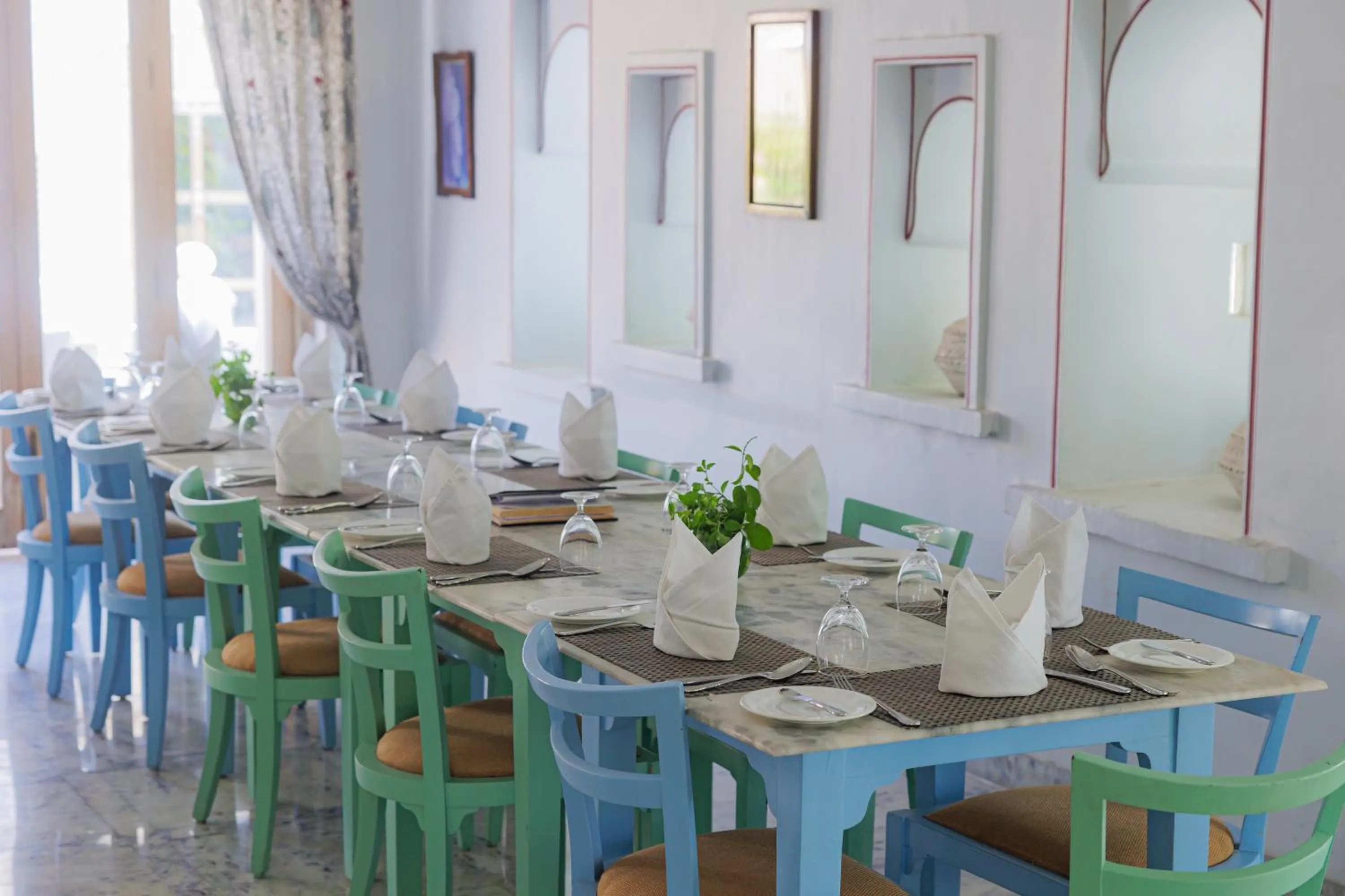 Restaurant/places to eat in The Rawla Narlai - A Luxury Heritage Stay in Leopard Country