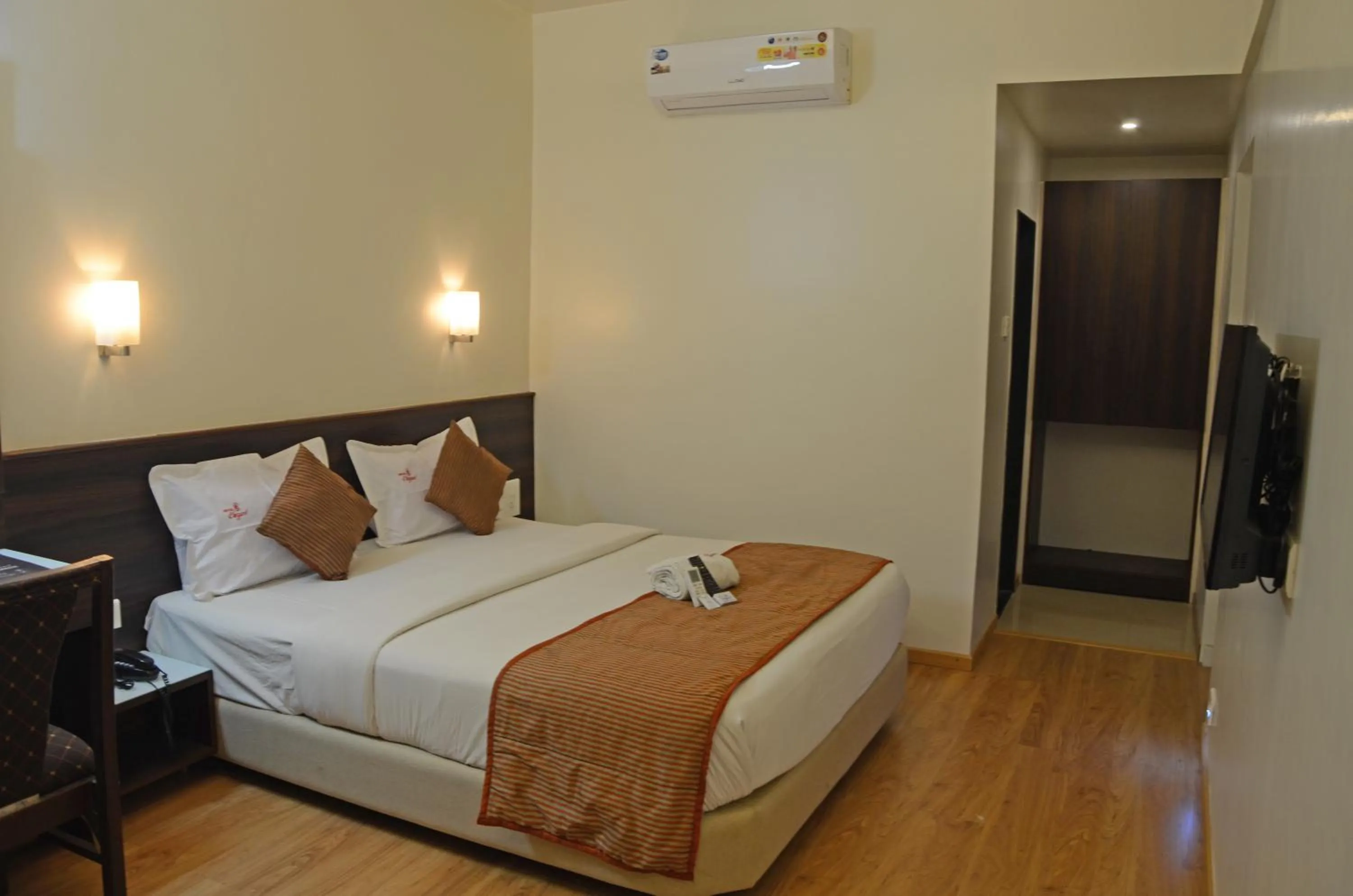 Bedroom, Bed in Hotel GreenLand-Elegant