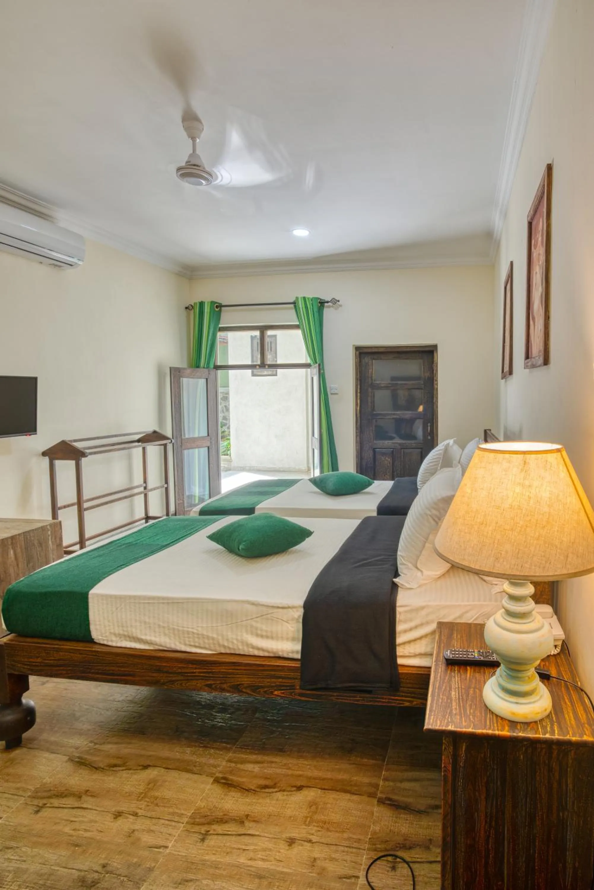 Property building, Bed in Serendip Stone Hotel and Bungalow