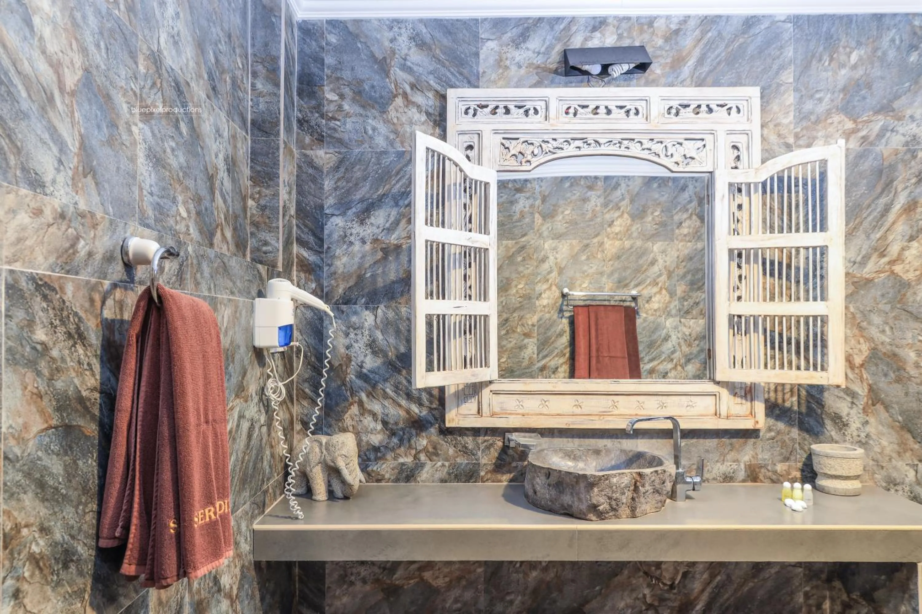 Bathroom in Serendip Stone Hotel and Bungalow