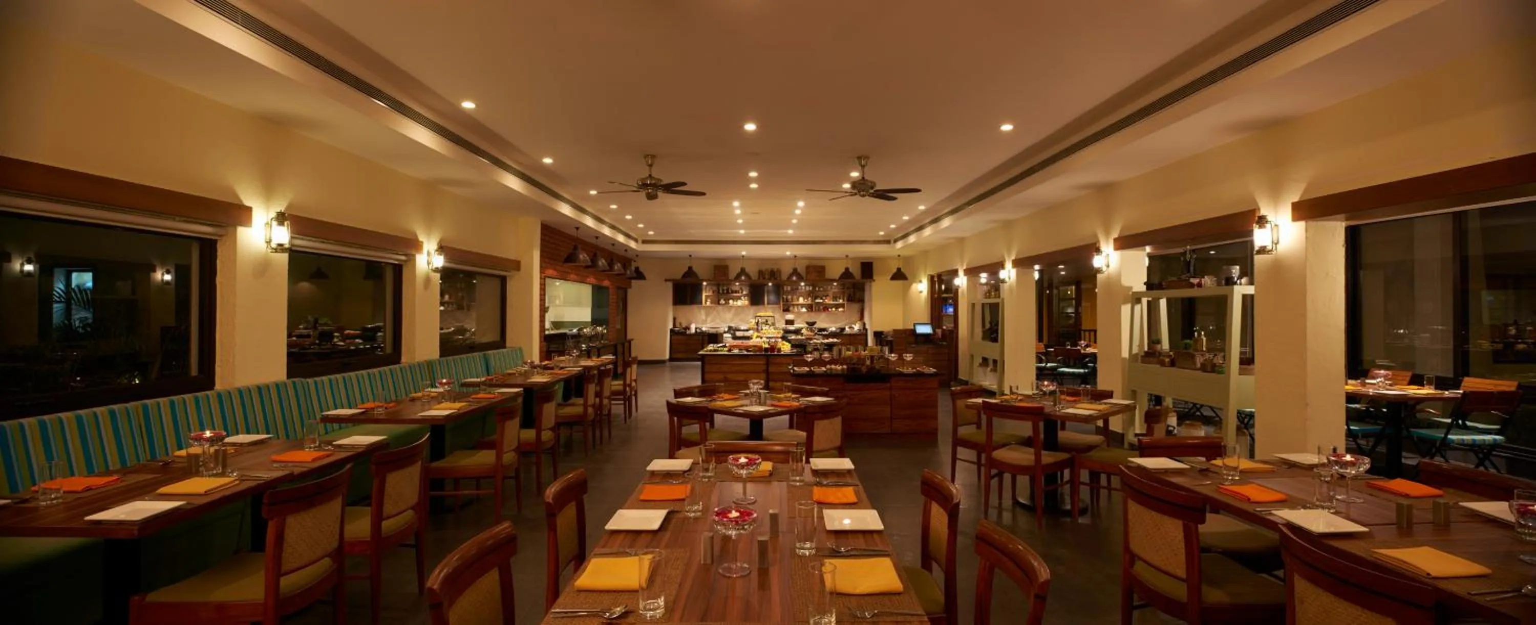 Restaurant/places to eat in Club Mahindra Kanha