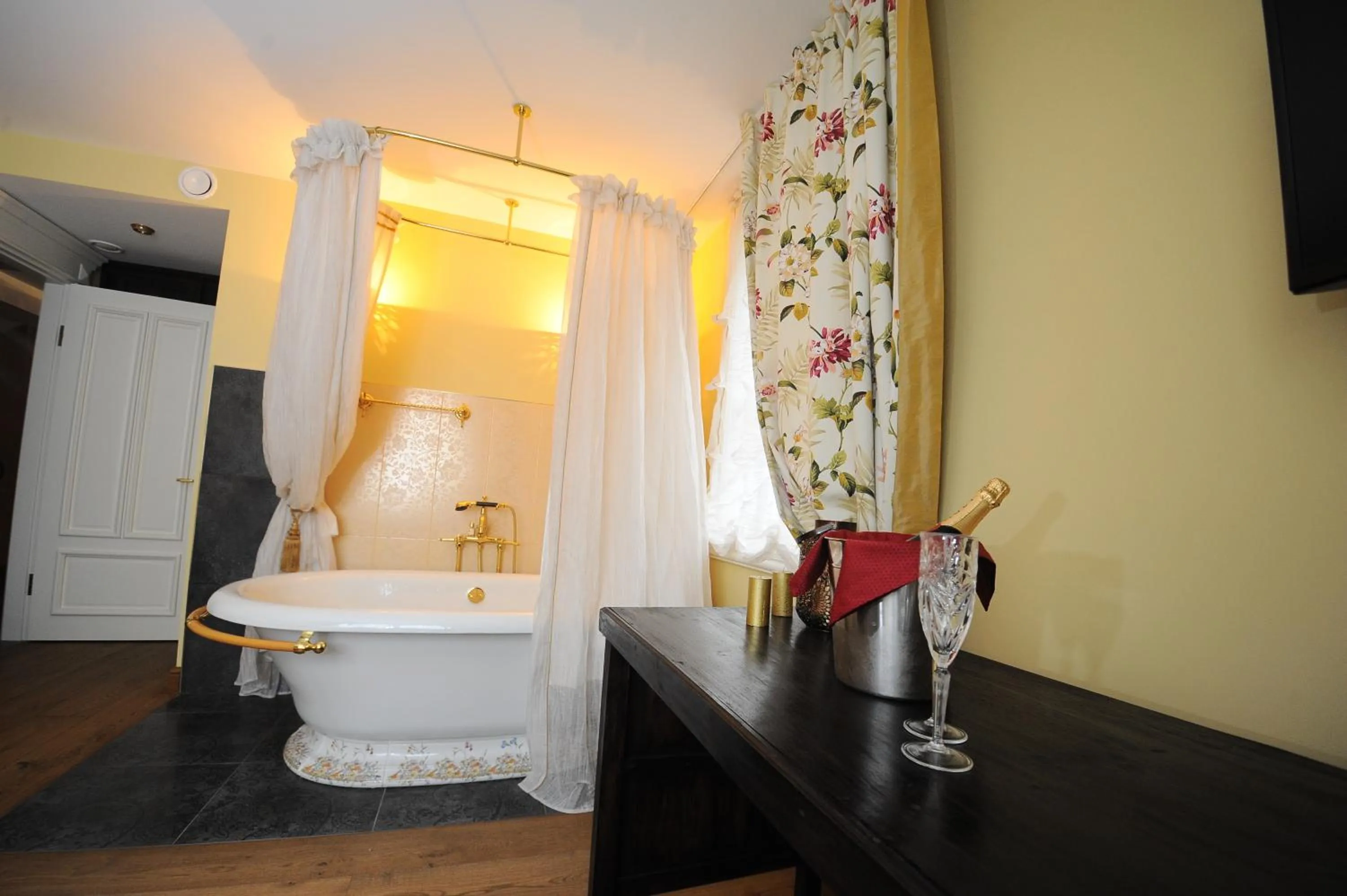 Photo of the whole room in Argo Trakai