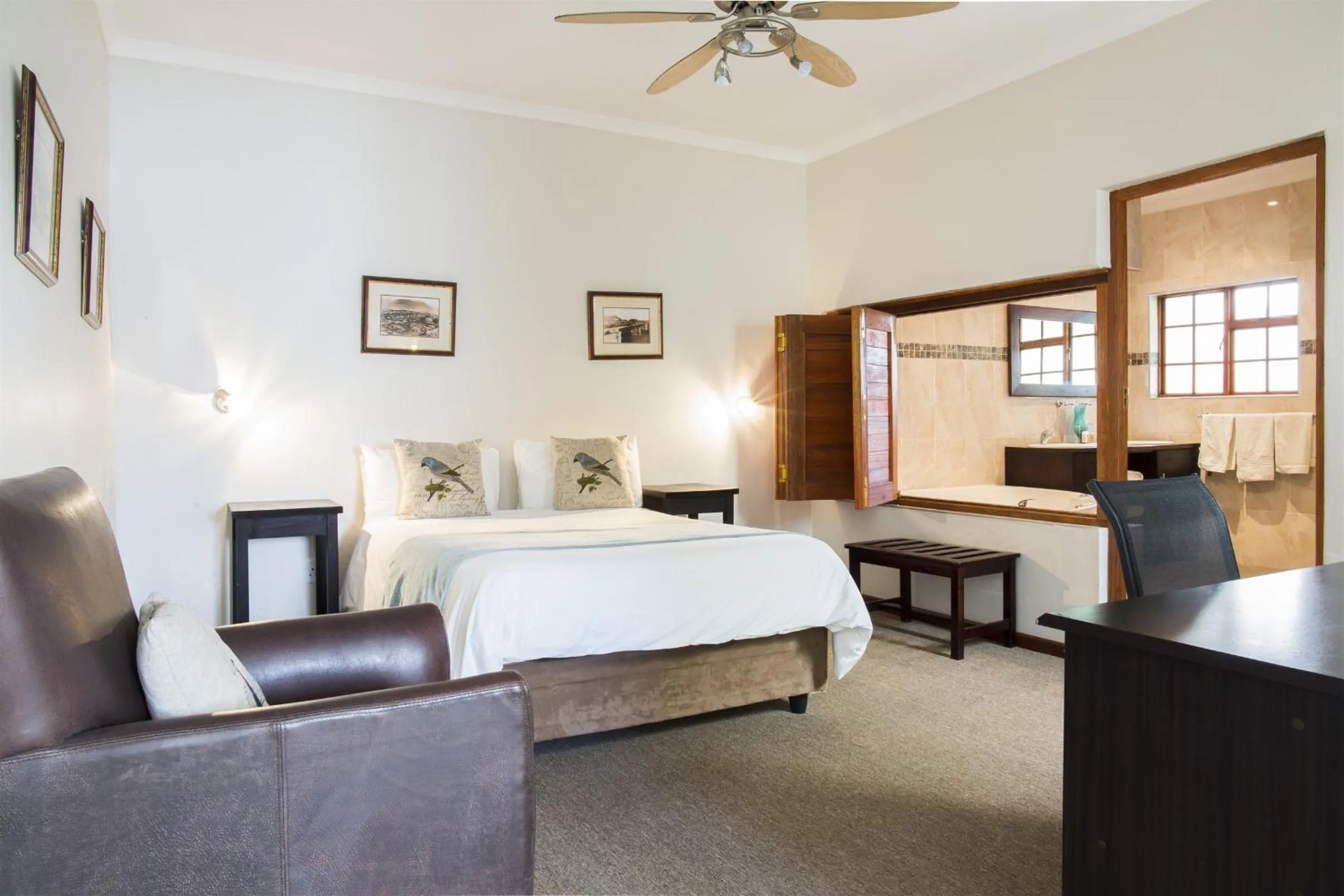 Bathroom, Bed in Queen Manor Boutique Guest House