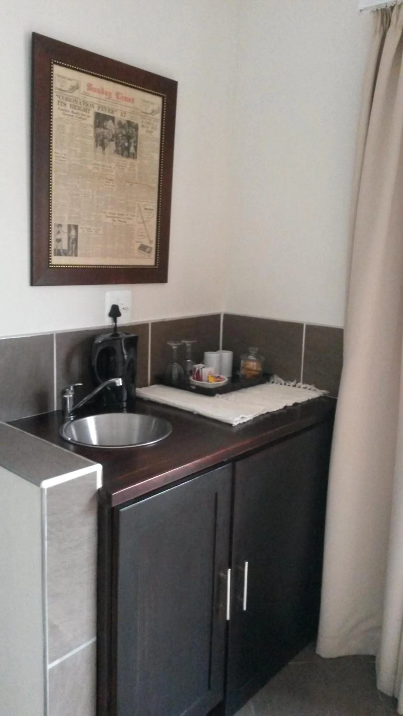 Kitchen or kitchenette in Queen Manor Boutique Guest House