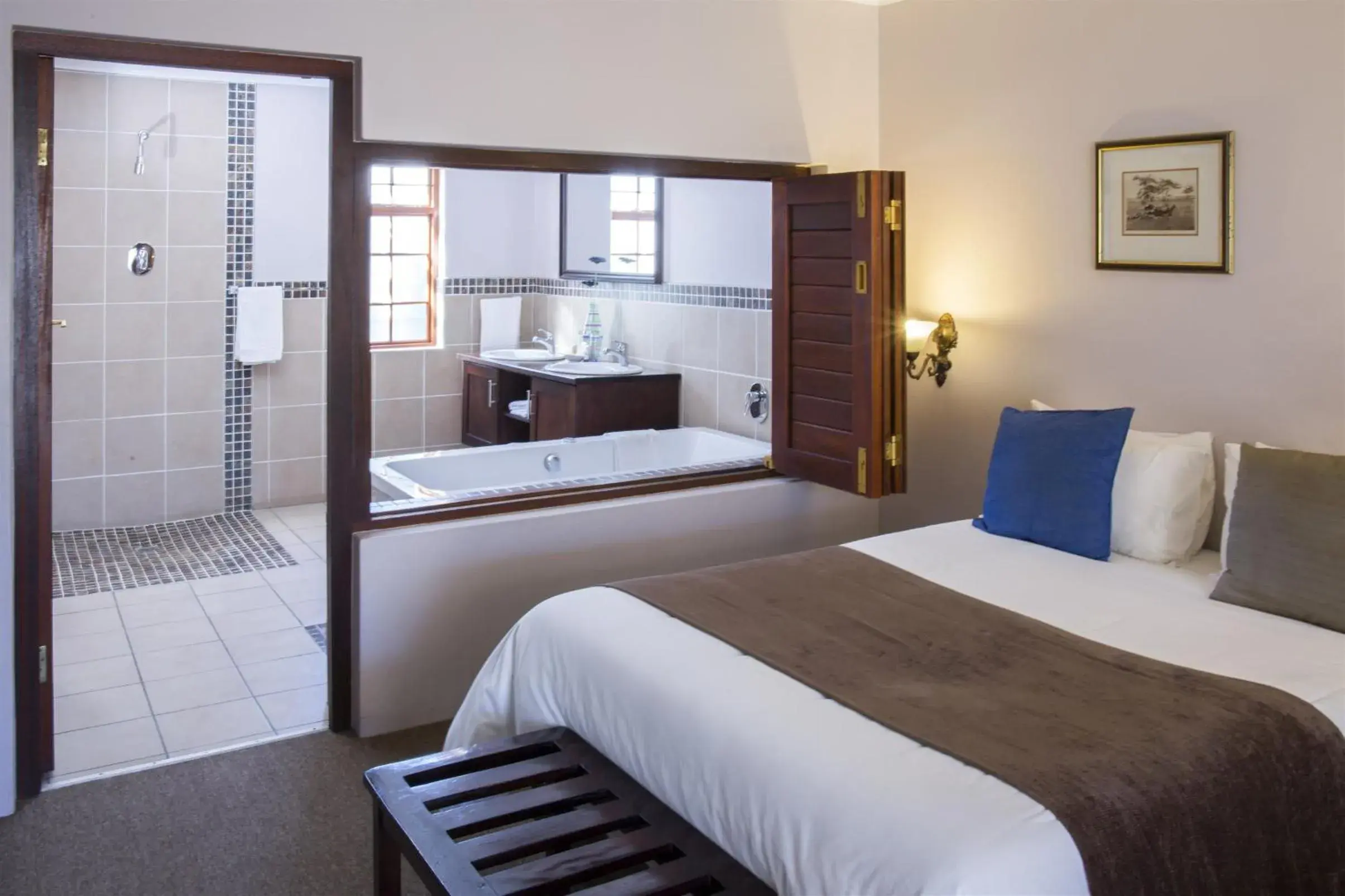 Deluxe Double or Twin Room with Mountain View - single occupancy in Queen Manor Boutique Guest House Deluxe Double or Twin Room with Mountain View - single occupancy in Queen Manor Boutique Guest House