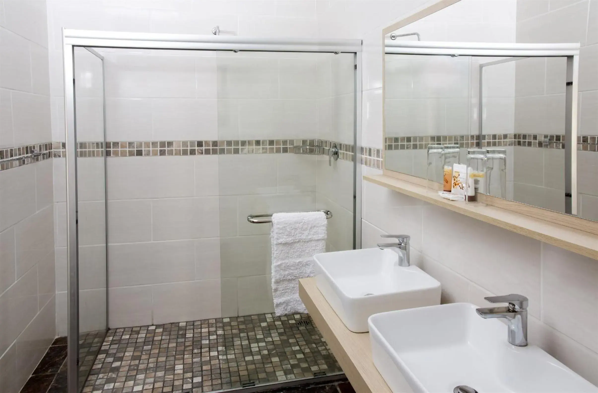 One-Bedroom Suite in Queen Manor Boutique Guest House One-Bedroom Suite in Queen Manor Boutique Guest House