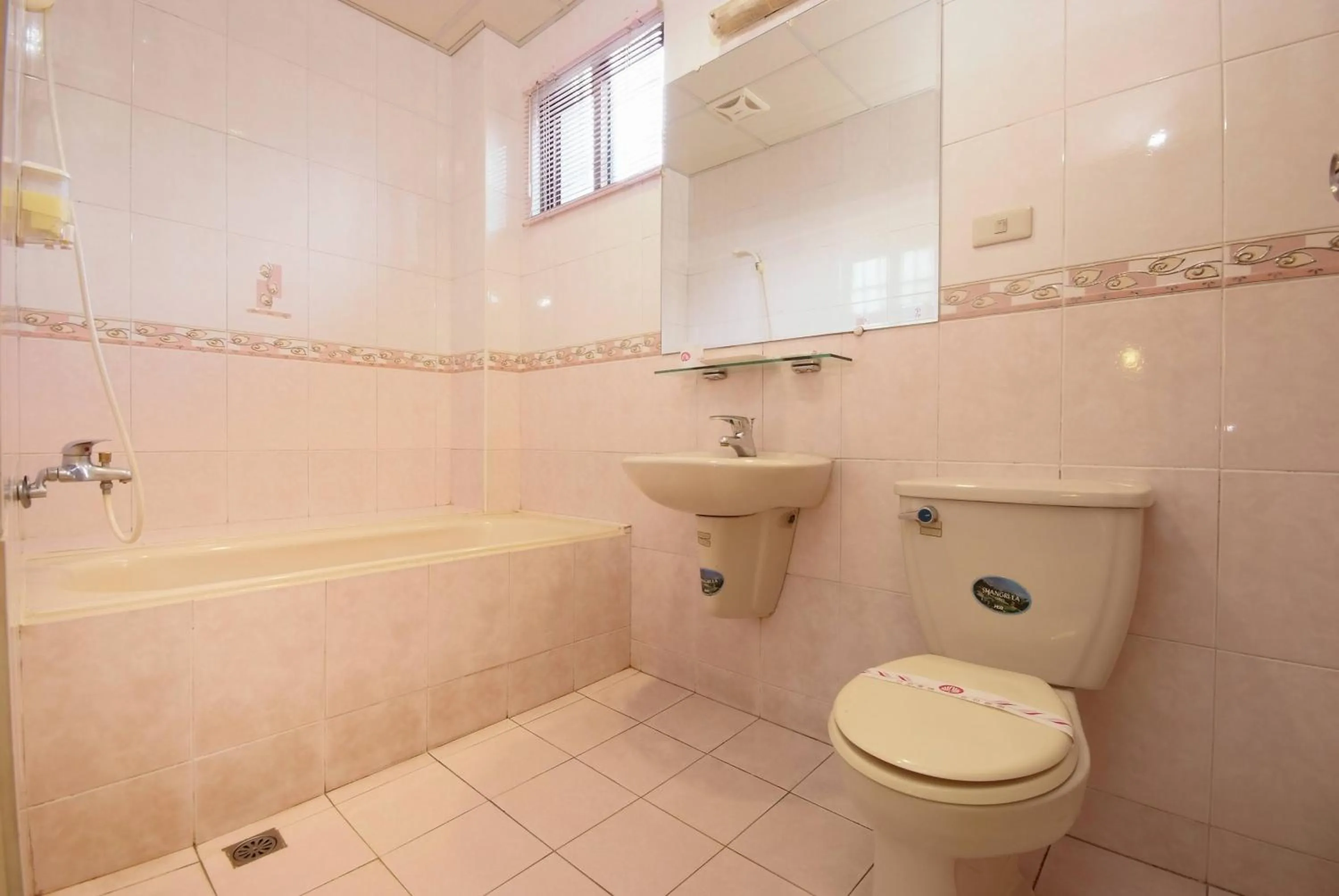 Bathroom in Chiao Yuan Hotel