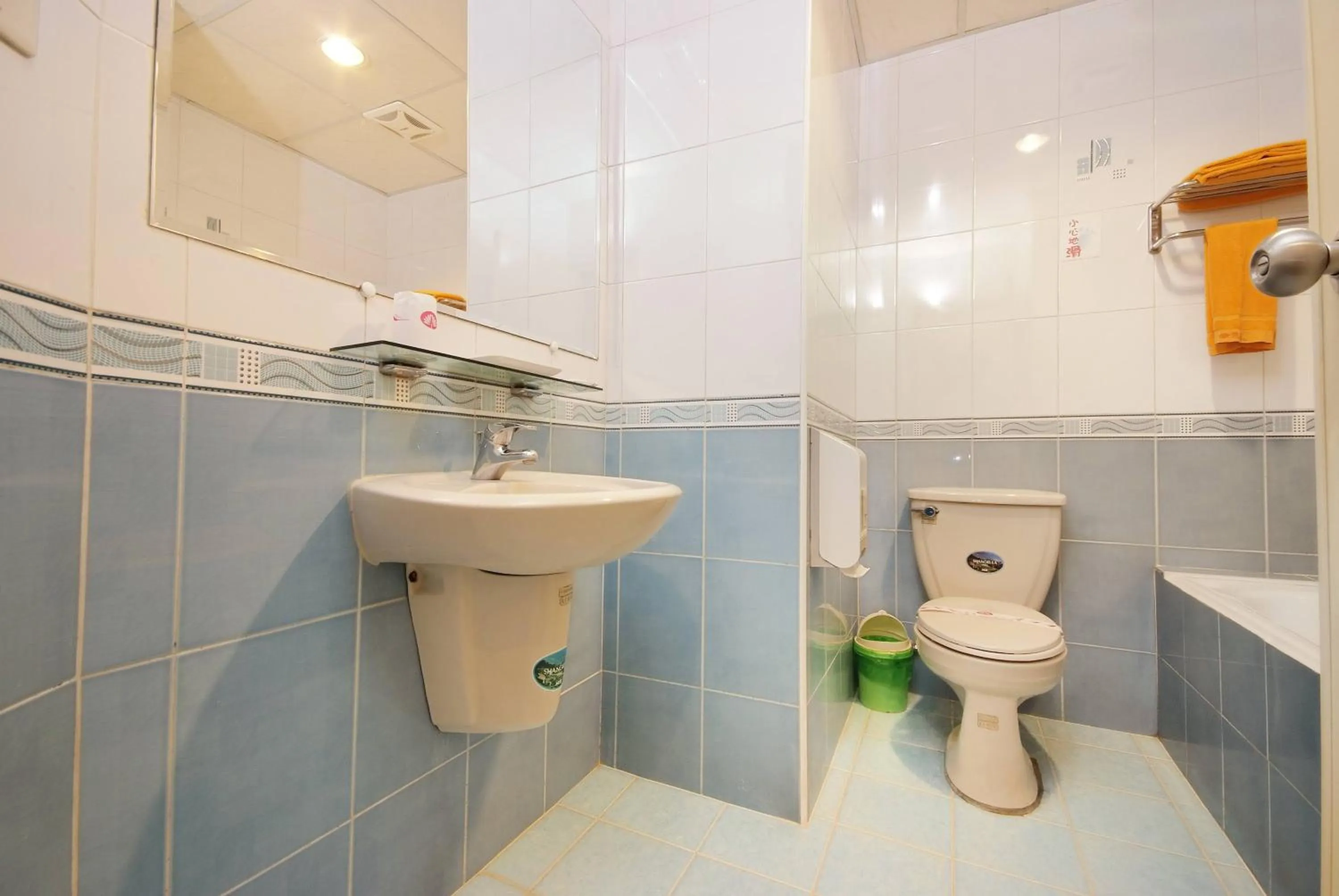 Bathroom in Chiao Yuan Hotel