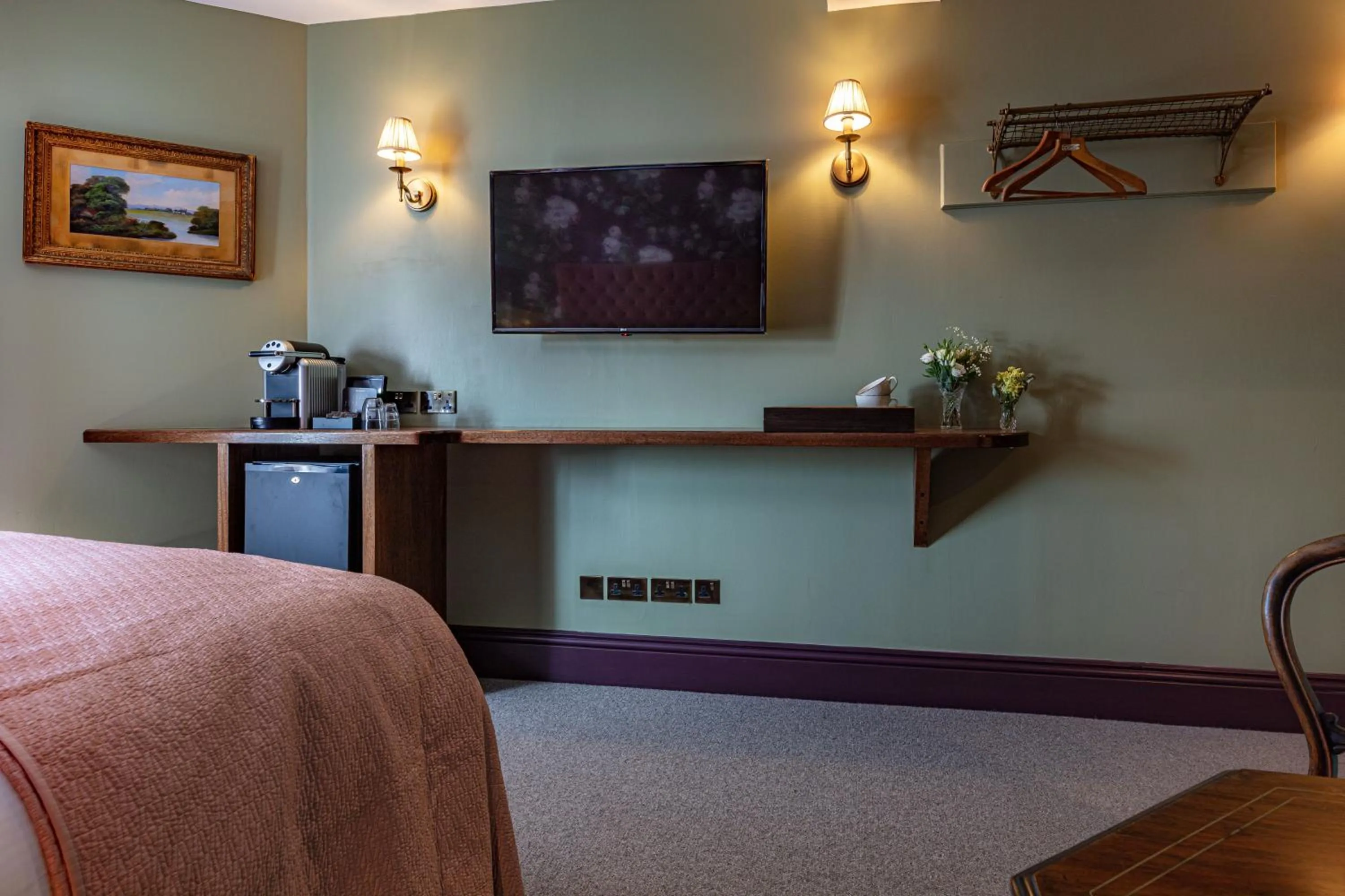 Bedroom in The Red Lion Hotel