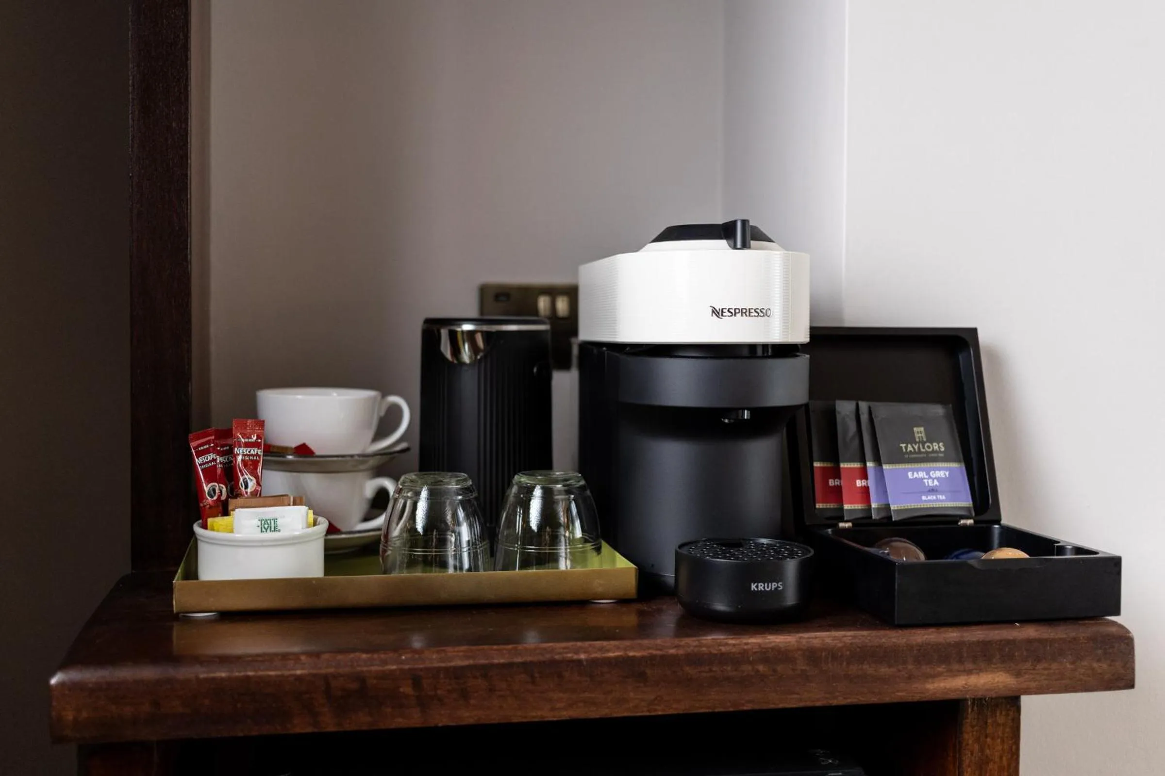 Coffee/tea facilities in The Red Lion Hotel