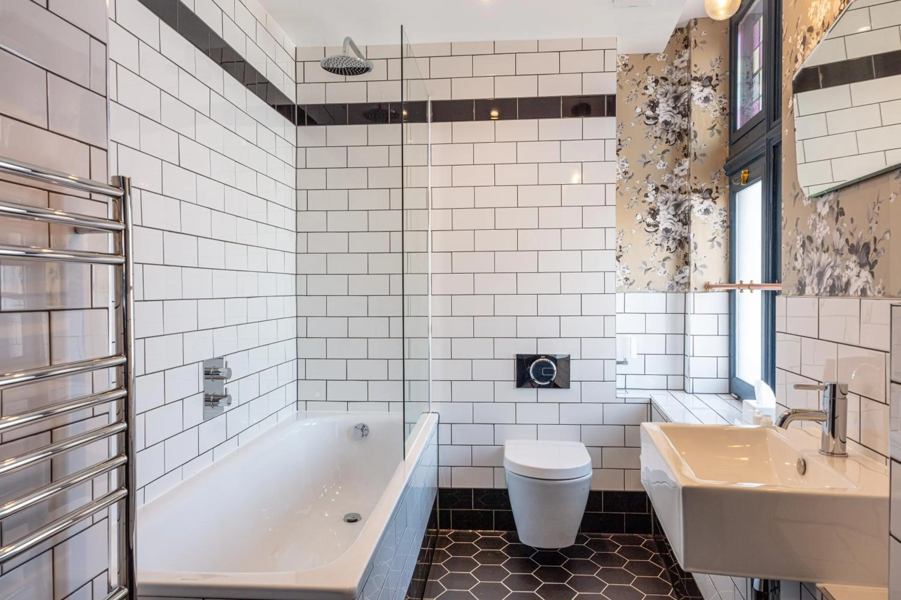 Bathroom in The Red Lion Hotel