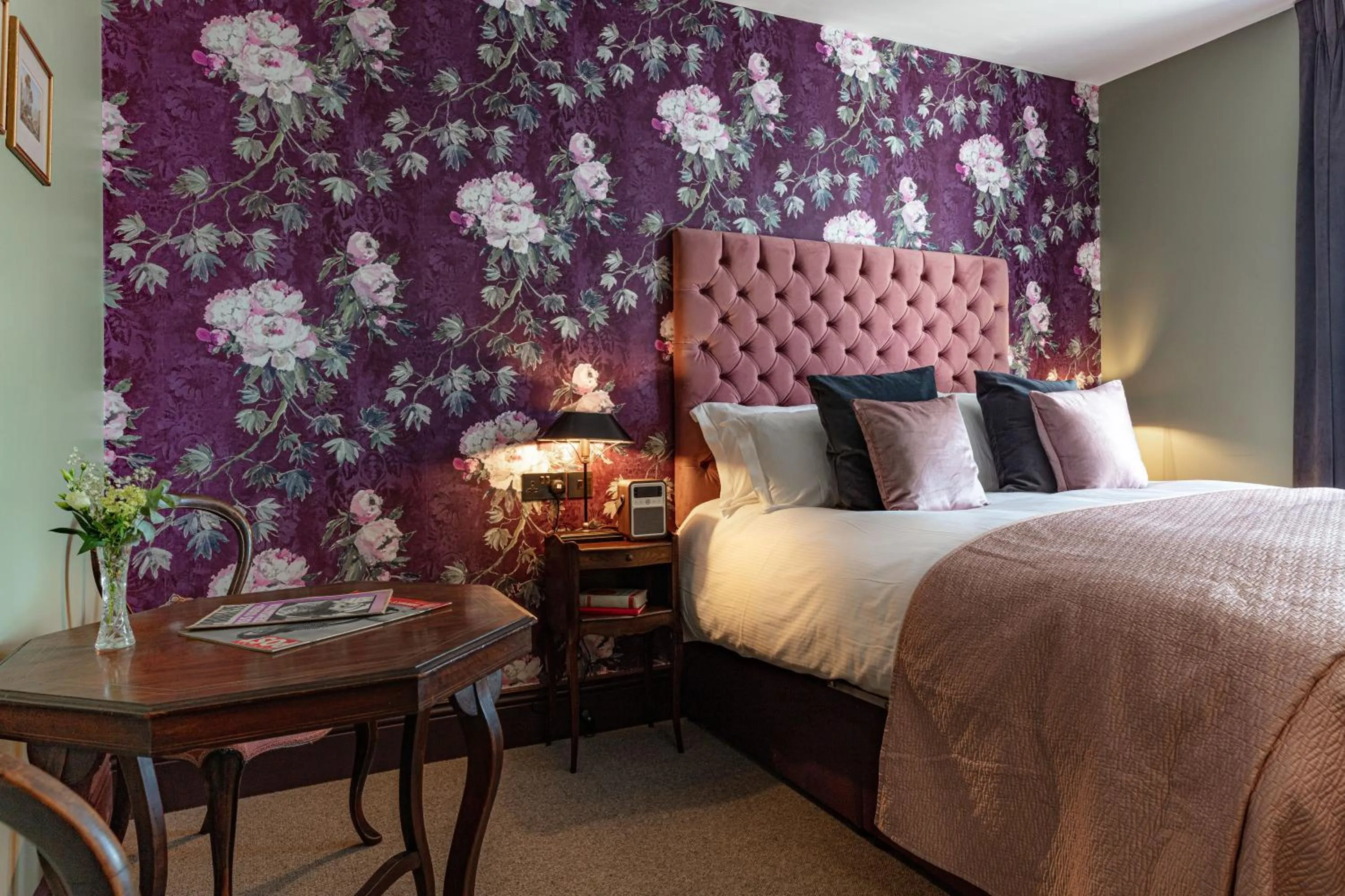 Bedroom, Bed in The Red Lion Hotel