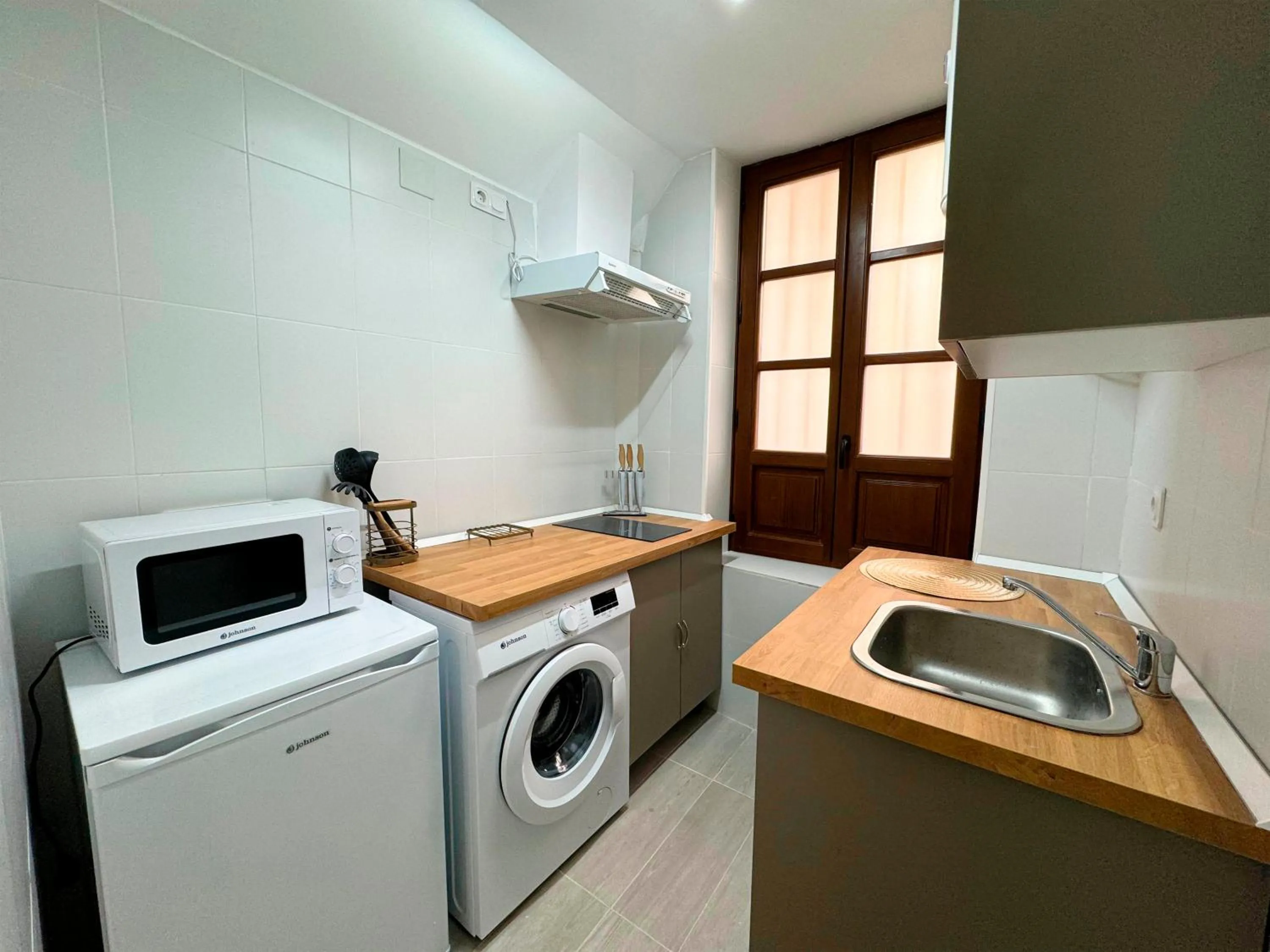 Kitchen or kitchenette in Apartamentos Plaza San Agustín 3000