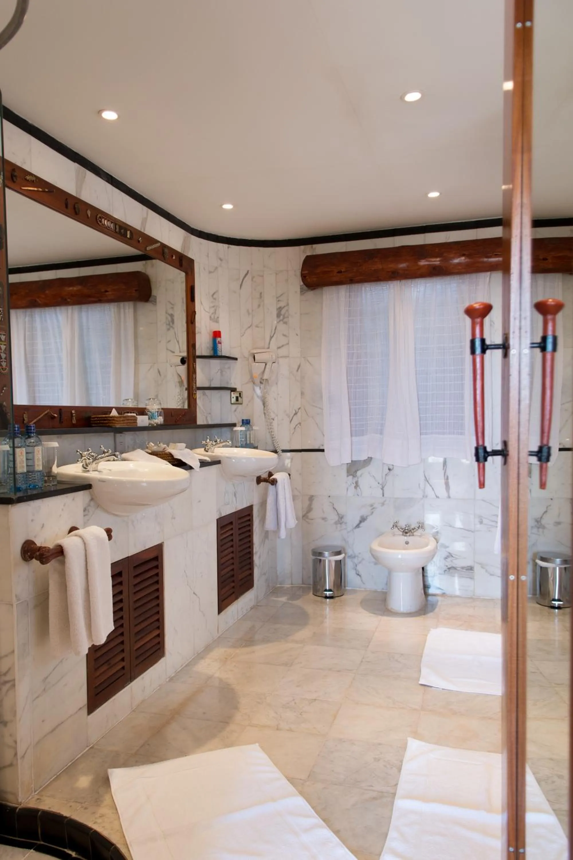Bathroom in Mara Serena Safari Lodge