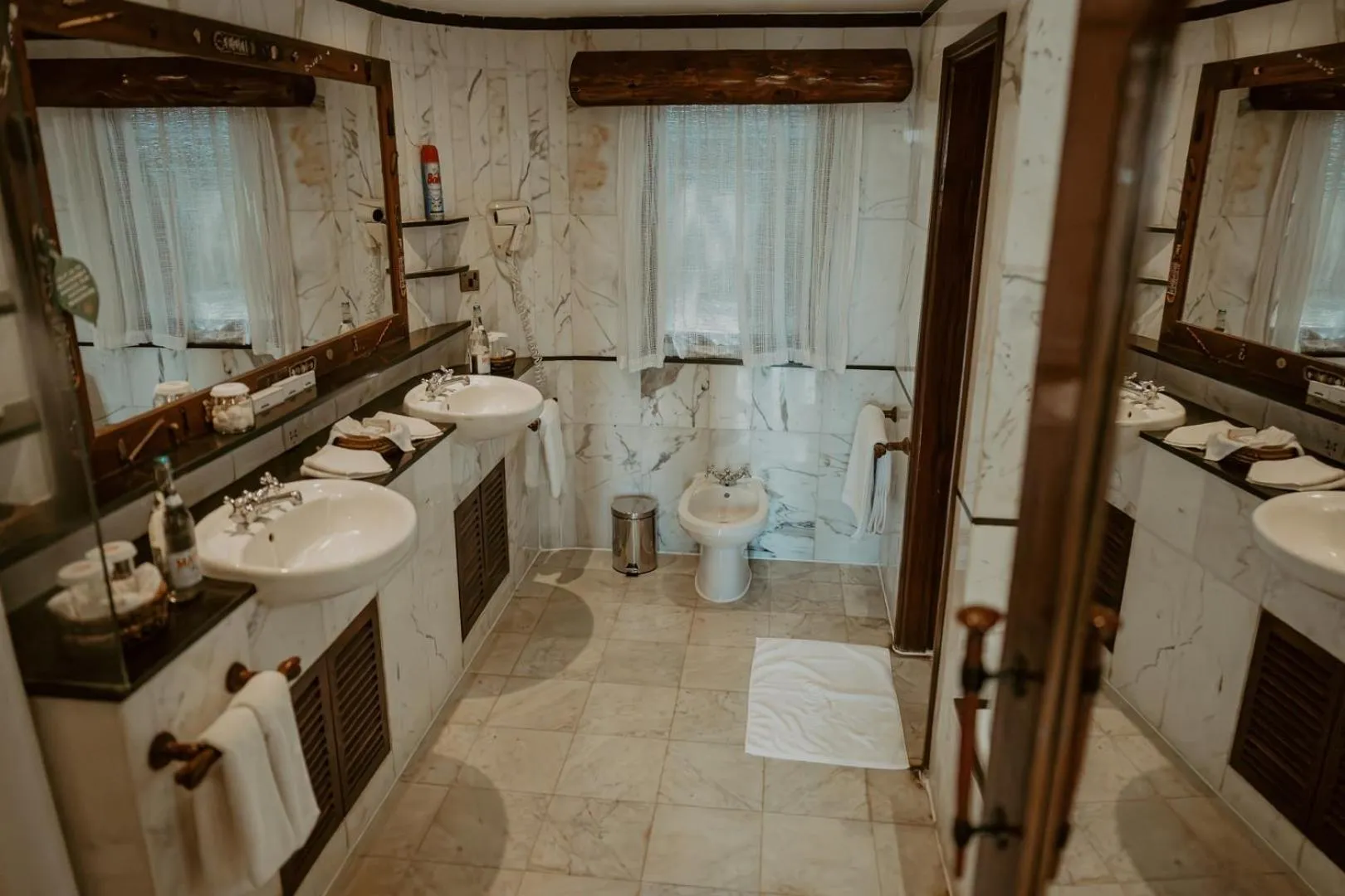 Bathroom in Mara Serena Safari Lodge