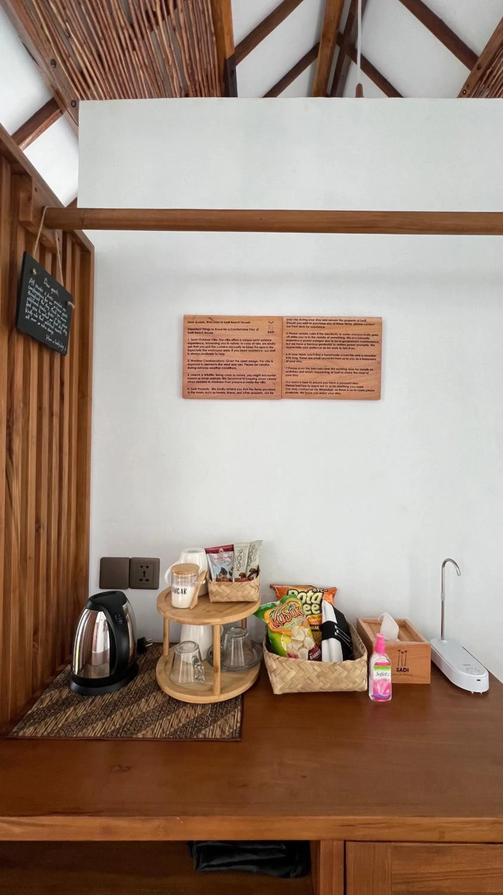 Restaurant/places to eat in Sadi Beach House