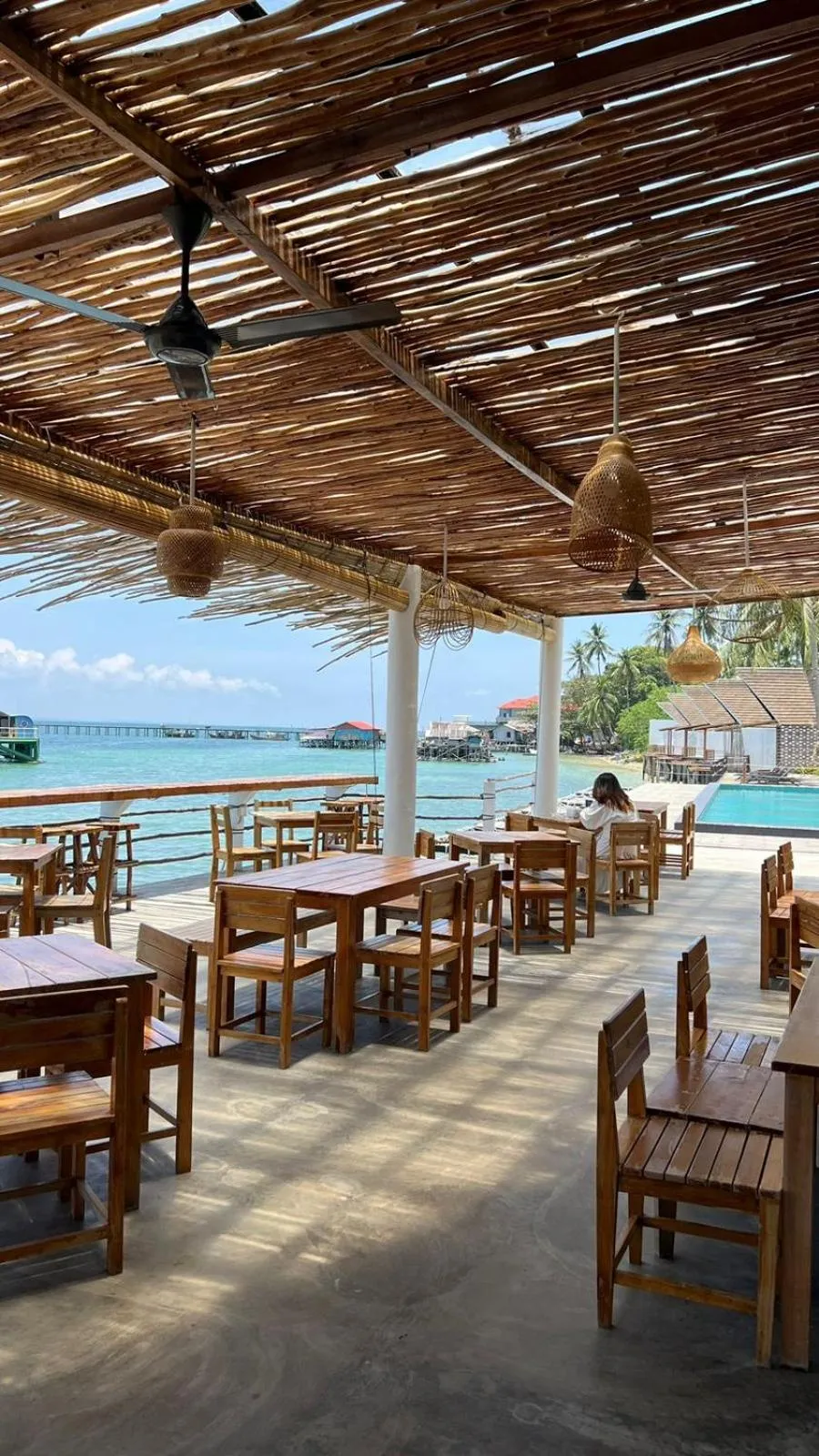 Restaurant/places to eat in Sadi Beach House