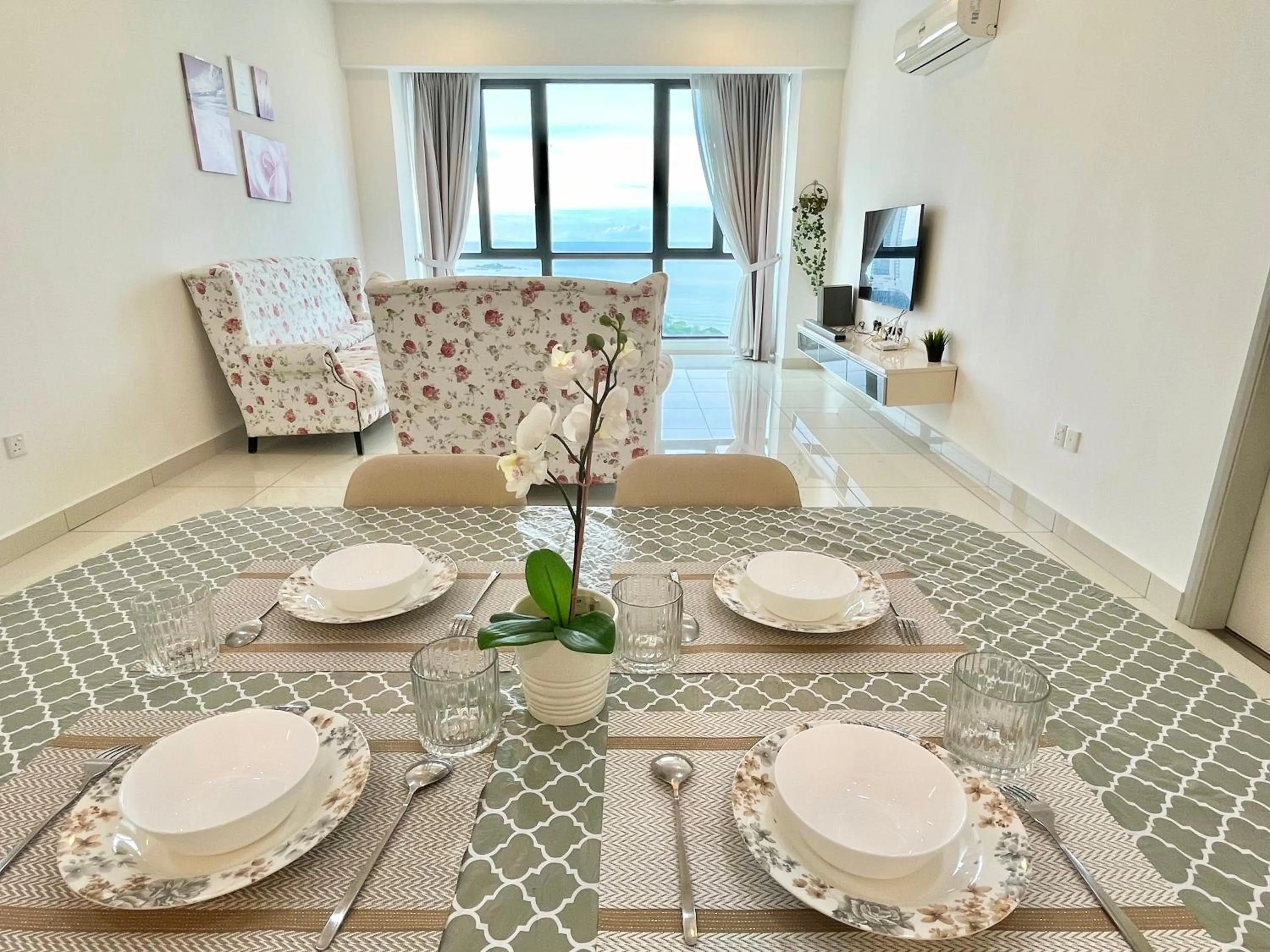 Dining area in Jazz Service Suite