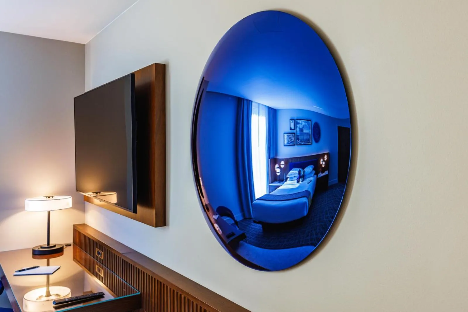 TV and multimedia, Bed in Hotel Polaris