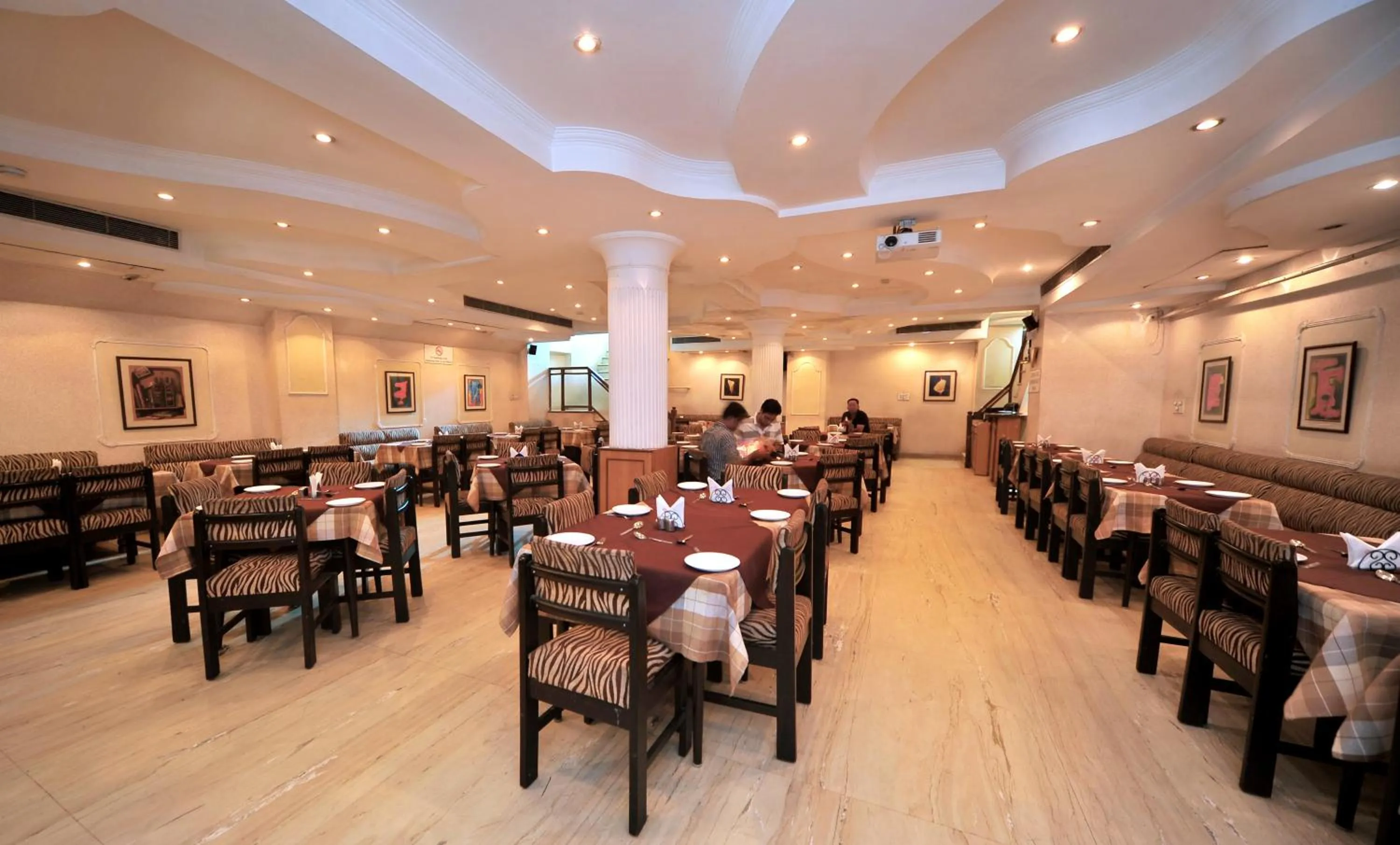 Lounge or bar in Jullundur Hotel & Restaurant