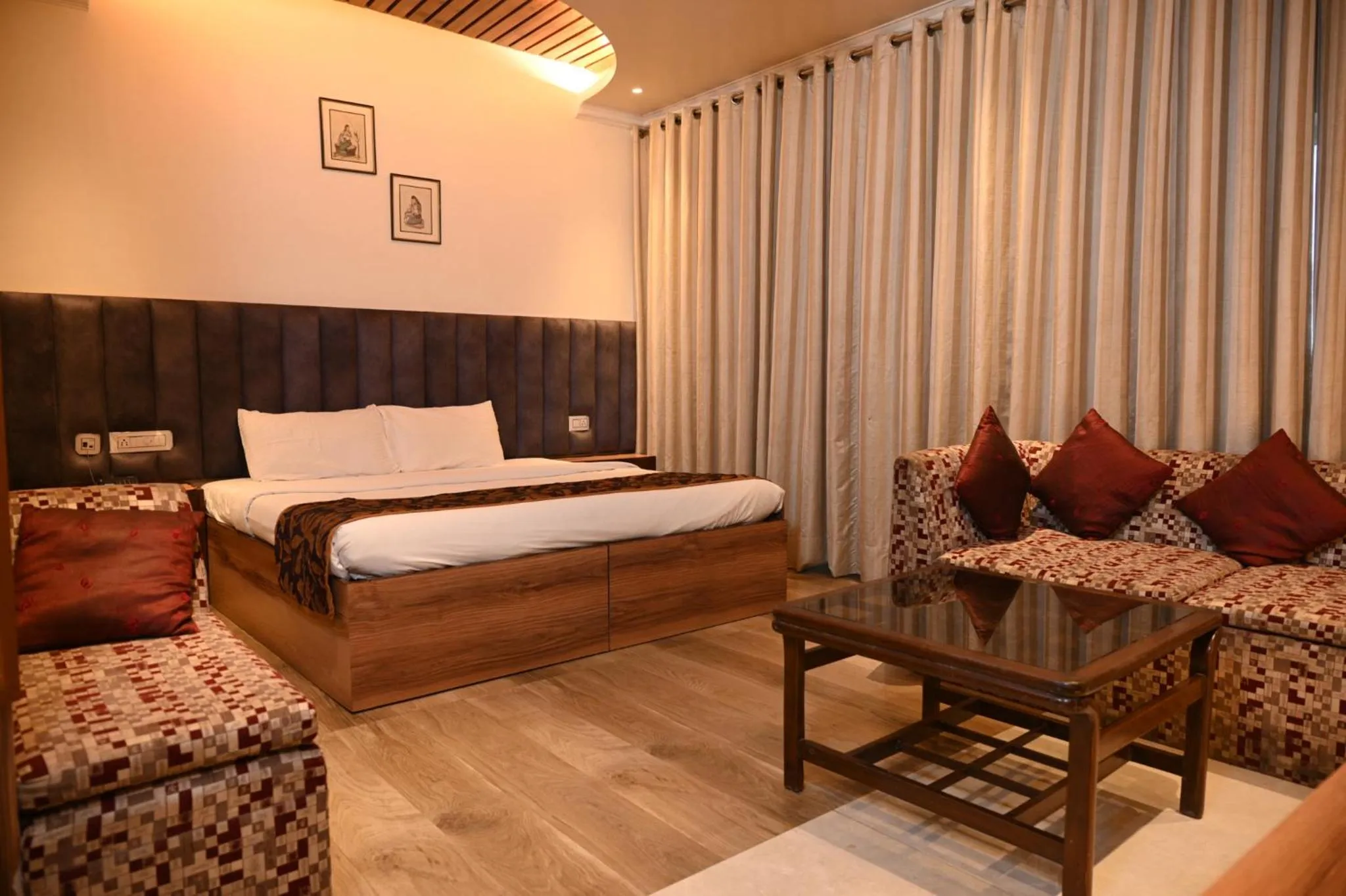 Photo of the whole room, Bed in Jullundur Hotel & Restaurant