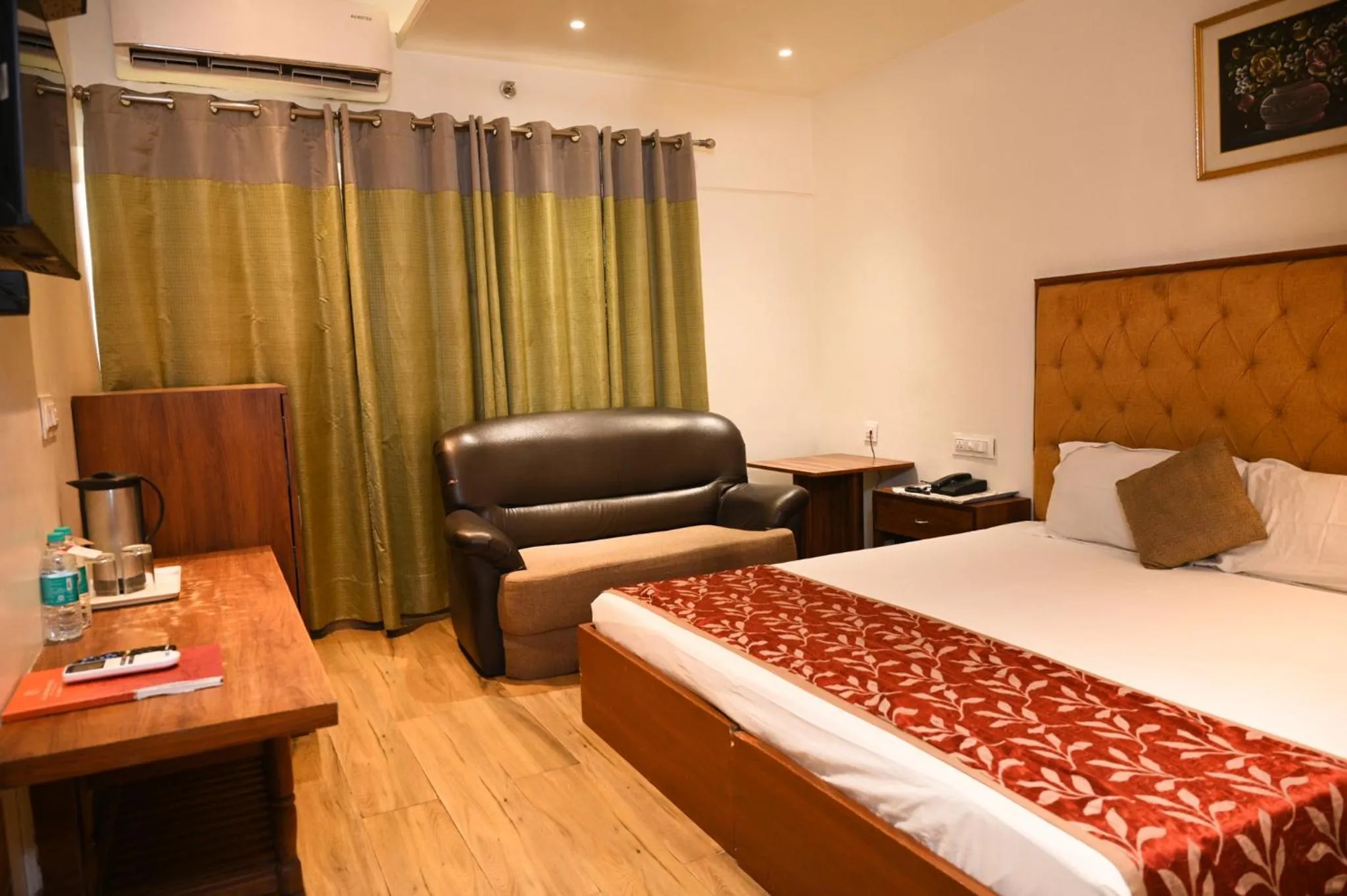 Bedroom, Bed in Jullundur Hotel & Restaurant