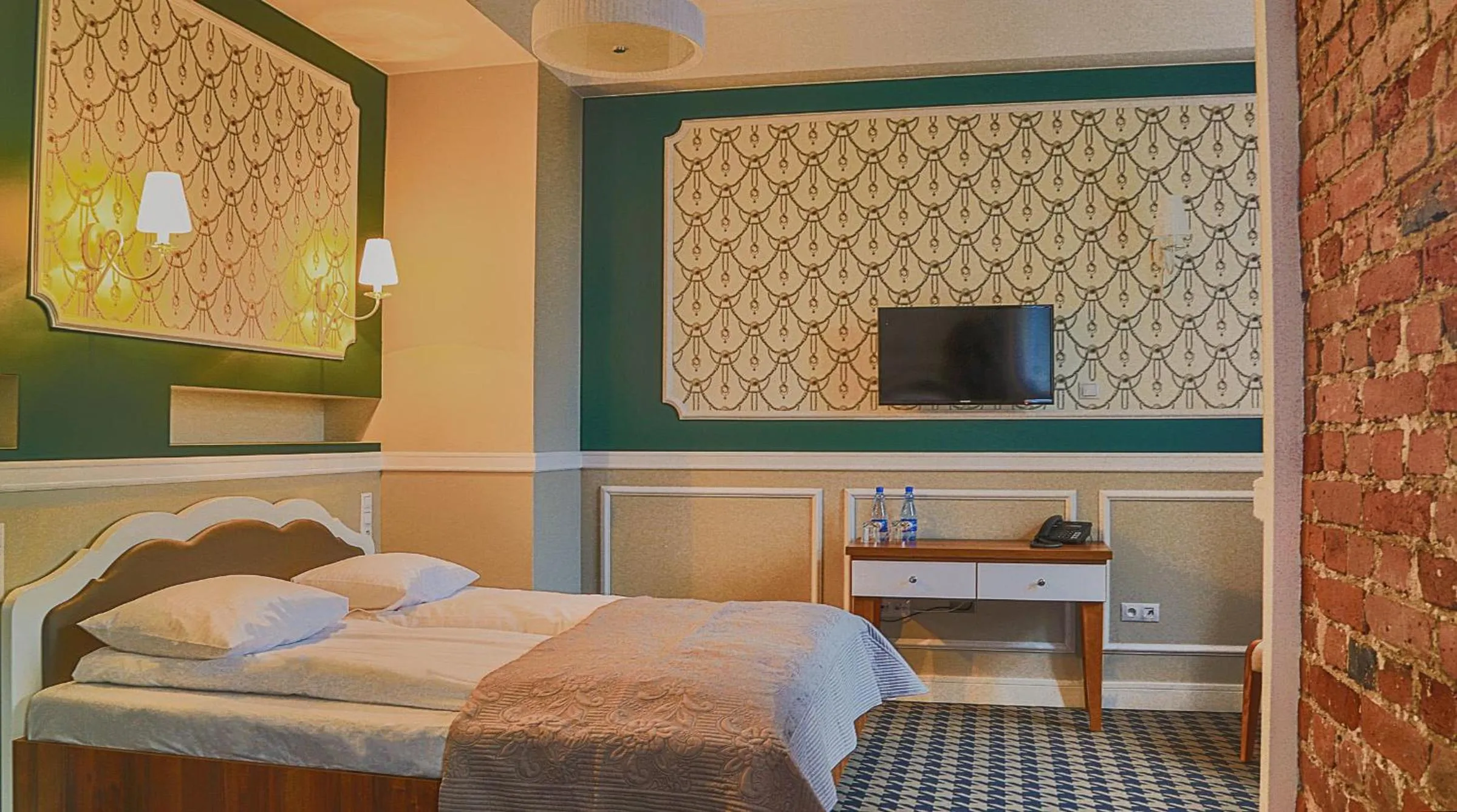 Bed in Hotel Kamienica