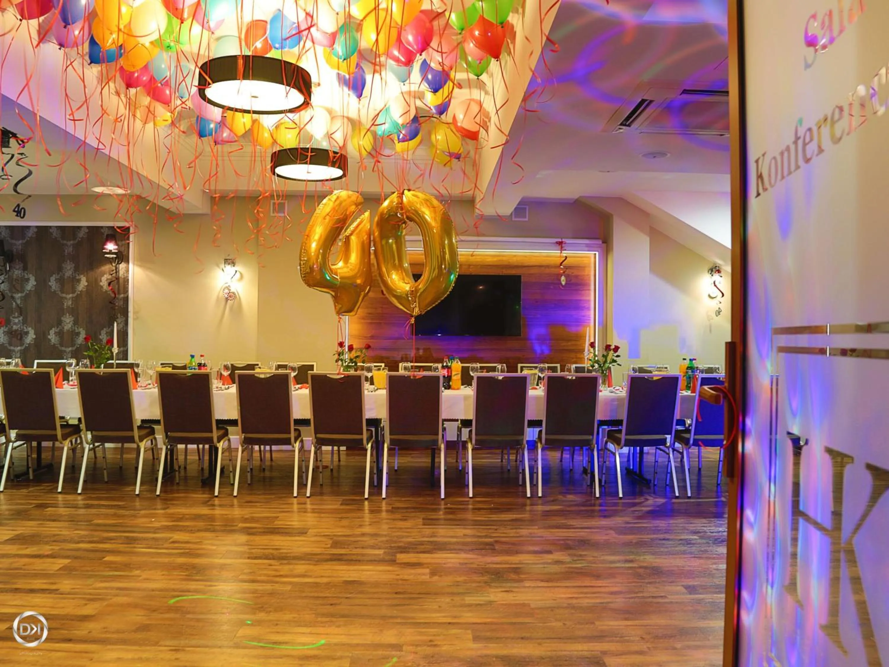 Communal lounge/ TV room in Hotel Kamienica