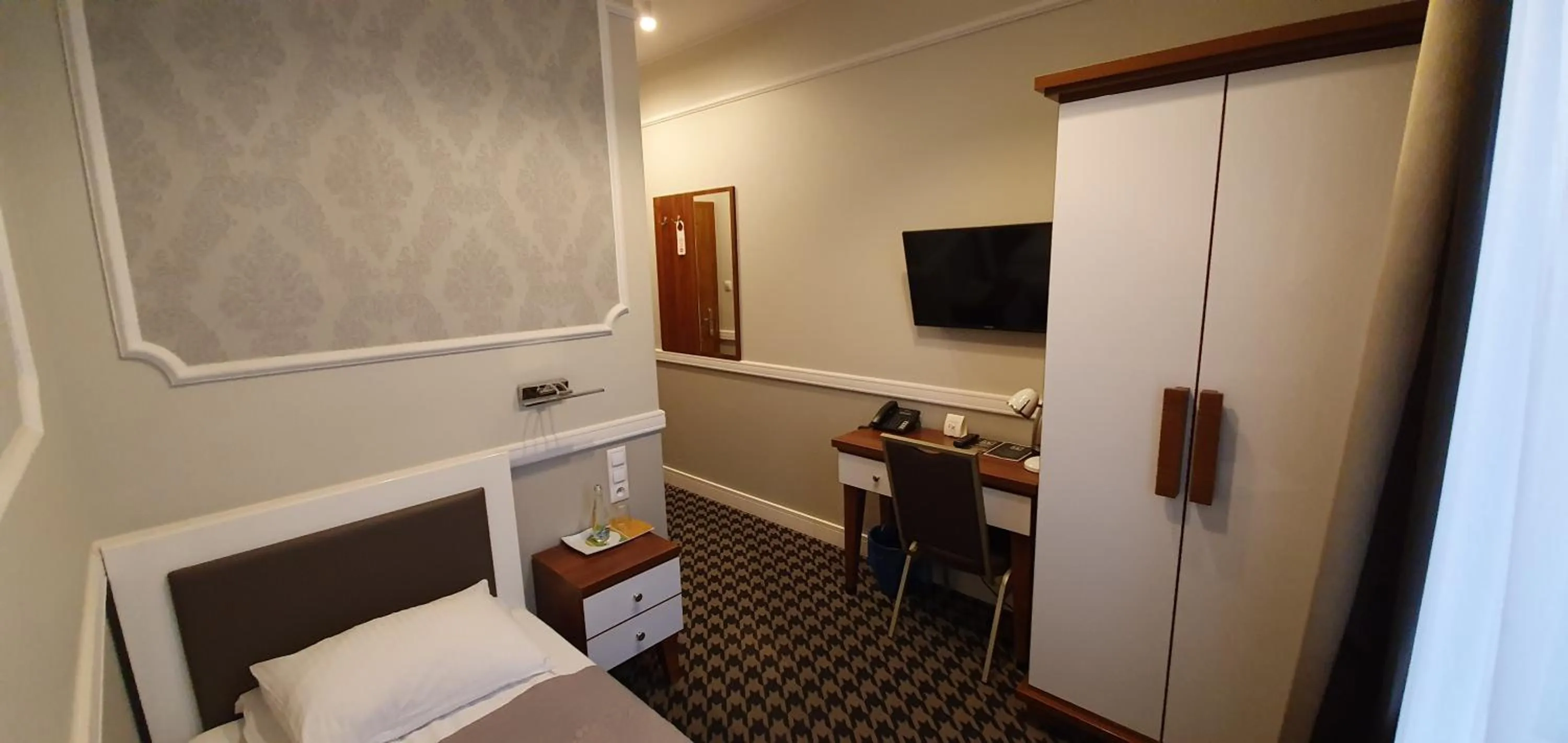 Bed in Hotel Kamienica