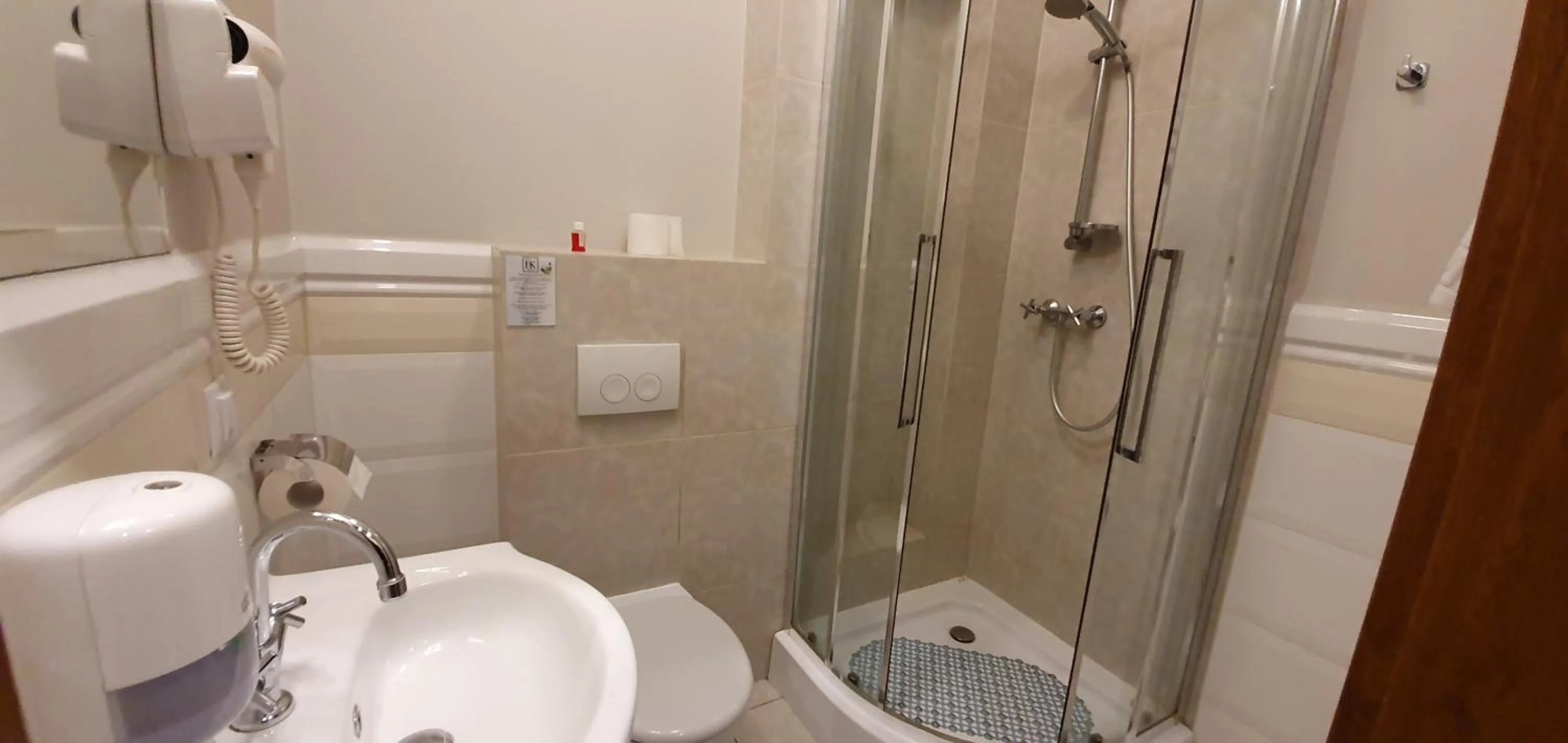 Toilet in Hotel Kamienica