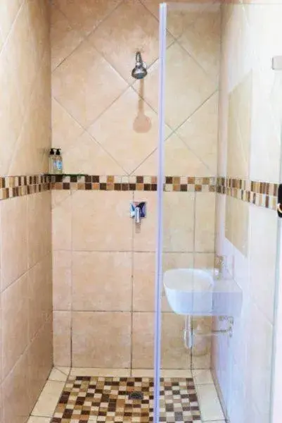 Deluxe Double or Twin Room with Sea View in The Tides Inn Bed and Breakfast Deluxe Double or Twin Room with Sea View in The Tides Inn Bed and Breakfast