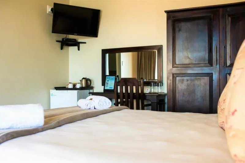 Bed in The Tides Inn Bed and Breakfast