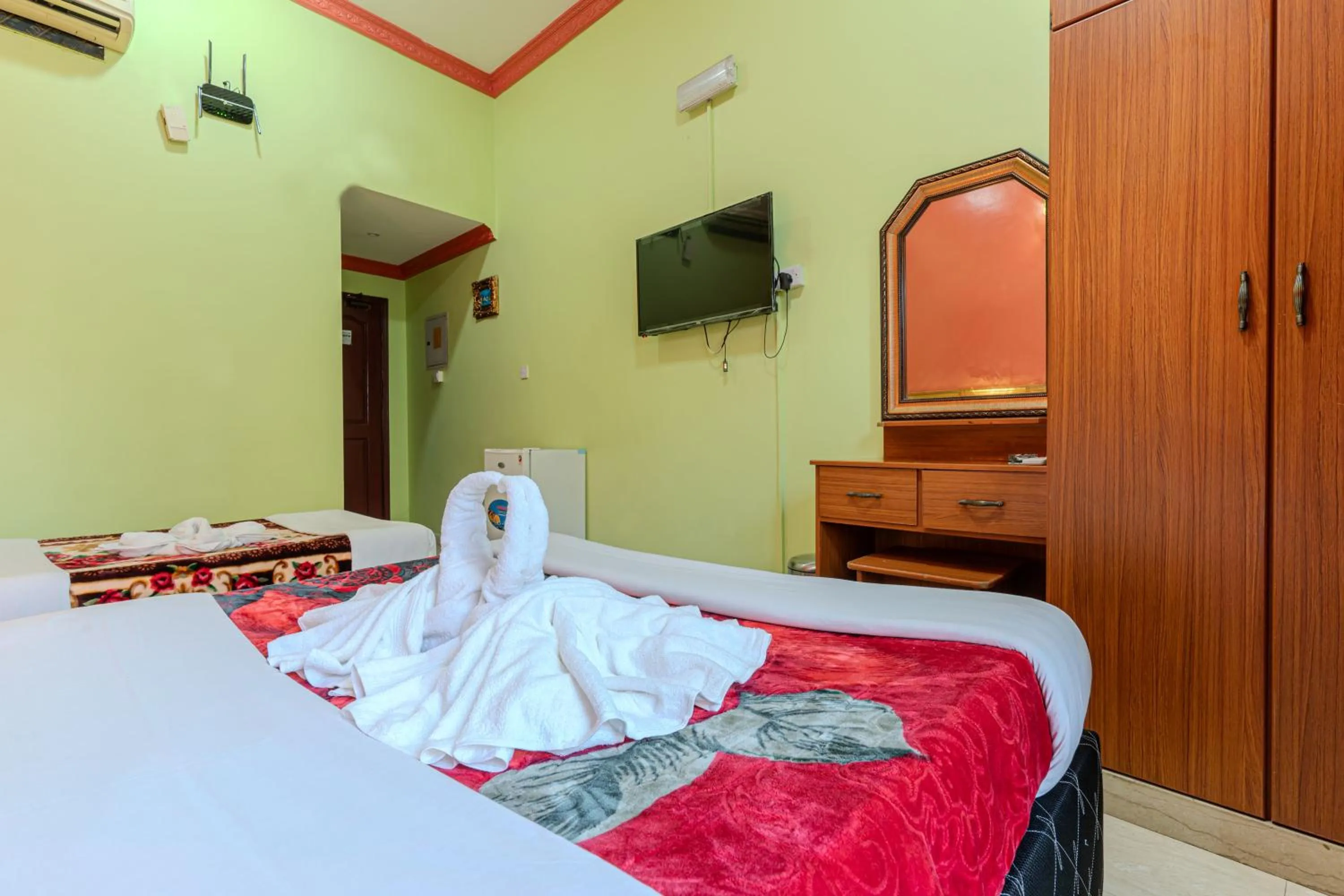 Communal lounge/ TV room, Bed in City Relax Hotel