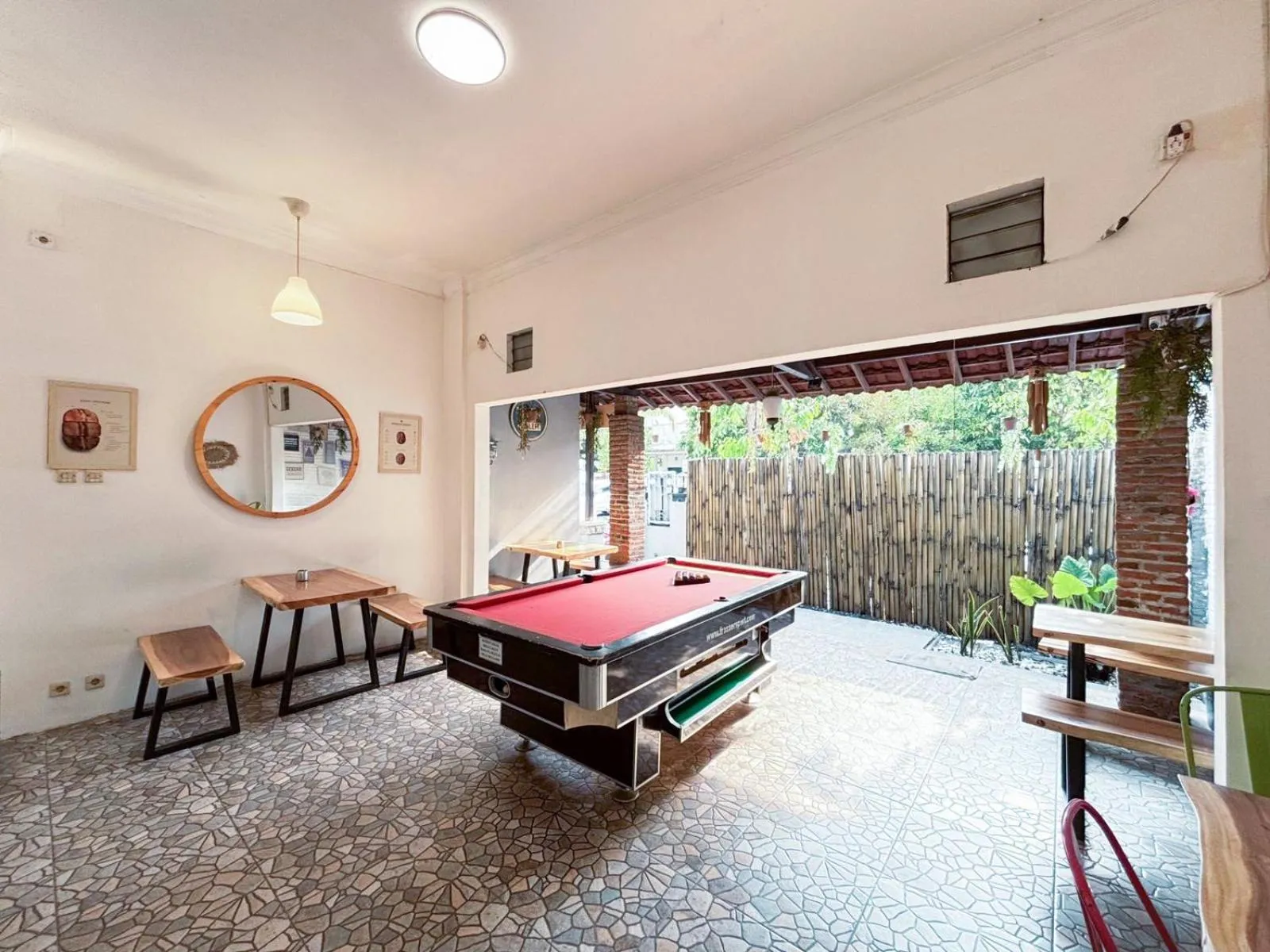 Billiard in OstiC House