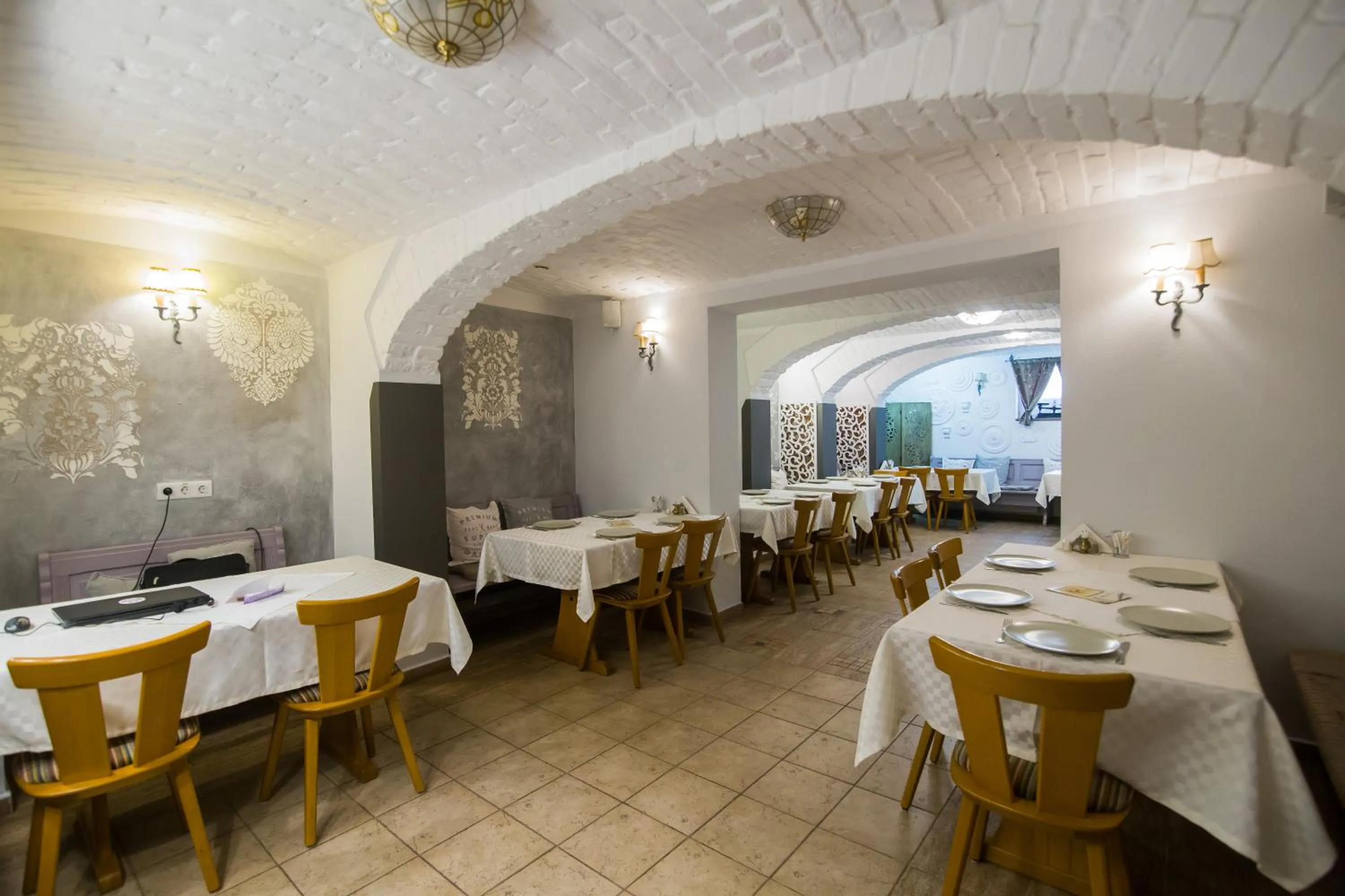 Restaurant/places to eat in Vila Sibiu