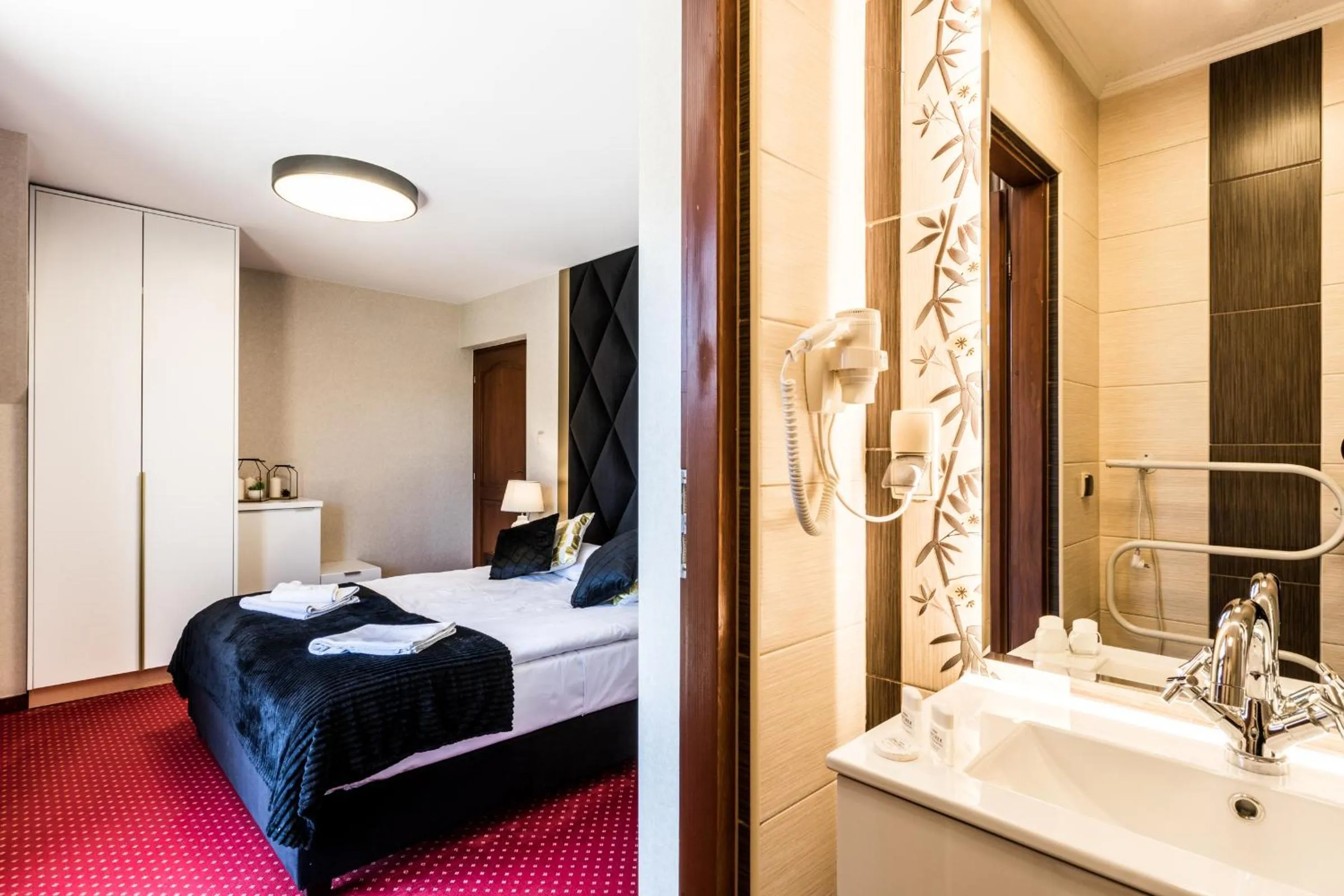 Bed in Dworek pod Giewontem - Jacuzzi & Sauna