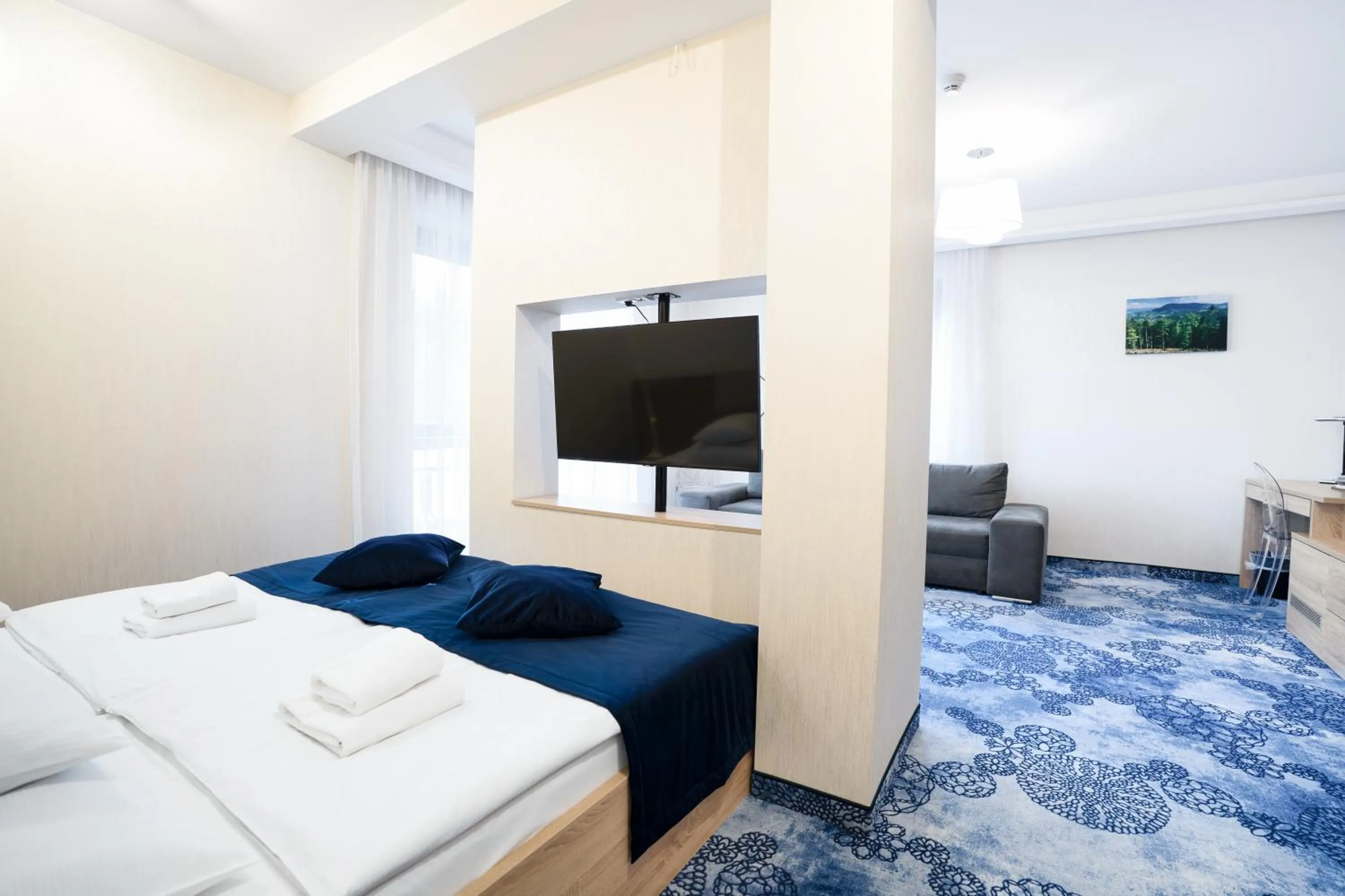 Communal lounge/ TV room, Bed in Hotel Zacisze