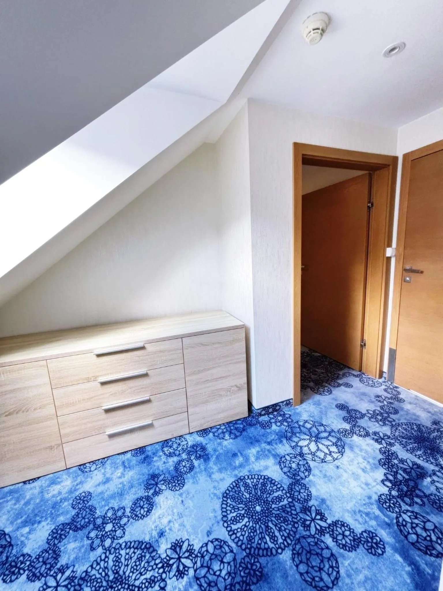 wardrobe, Bed in Hotel Zacisze