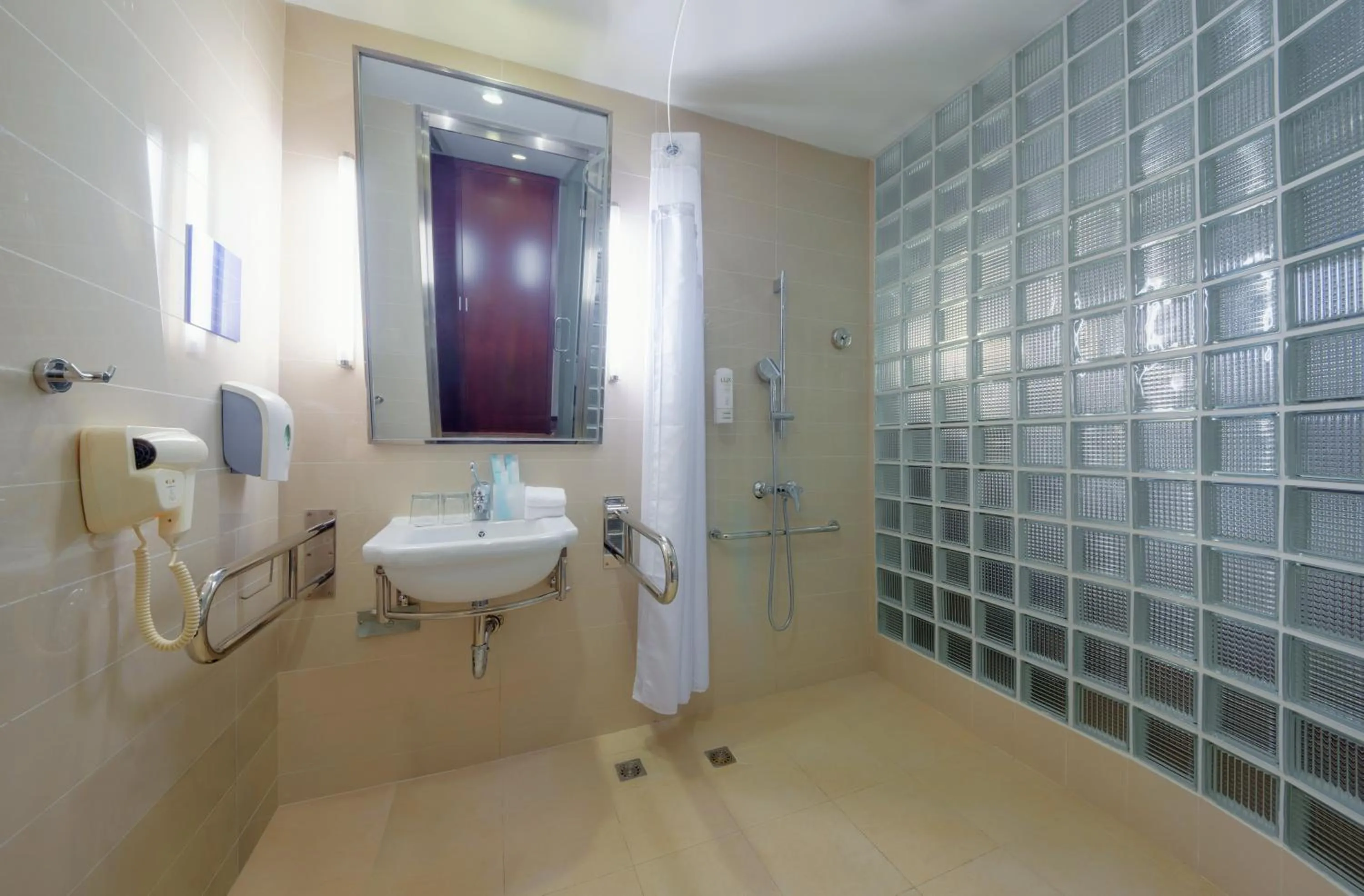 Bathroom in Holiday Inn Express Foshan Nanhai, an IHG Hotel