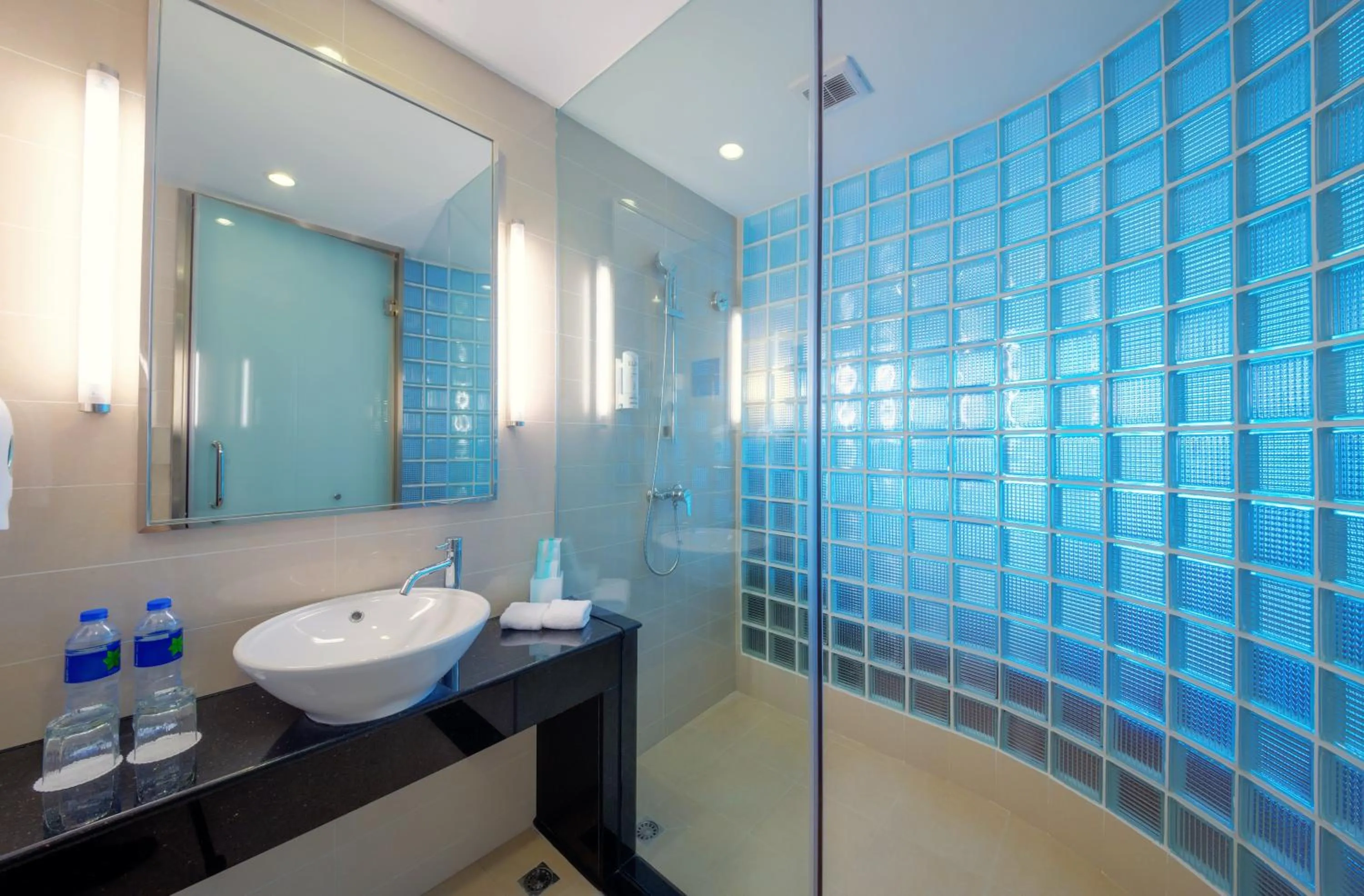 Bathroom in Holiday Inn Express Foshan Nanhai, an IHG Hotel