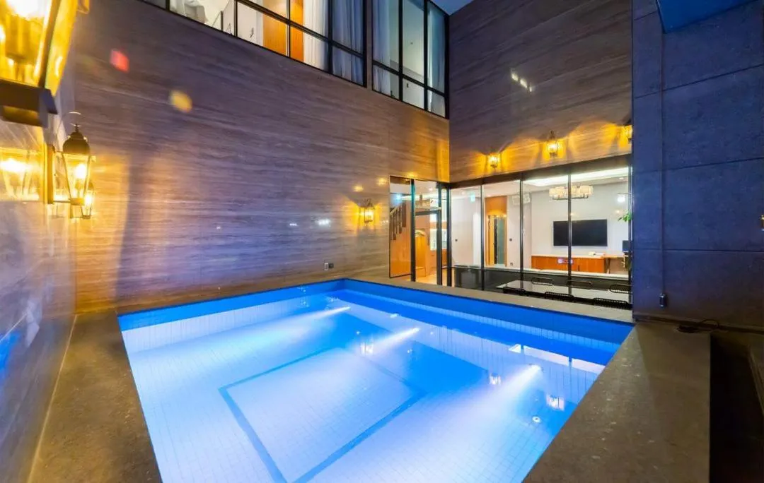 Swimming pool in Suwon Partyz Hotel